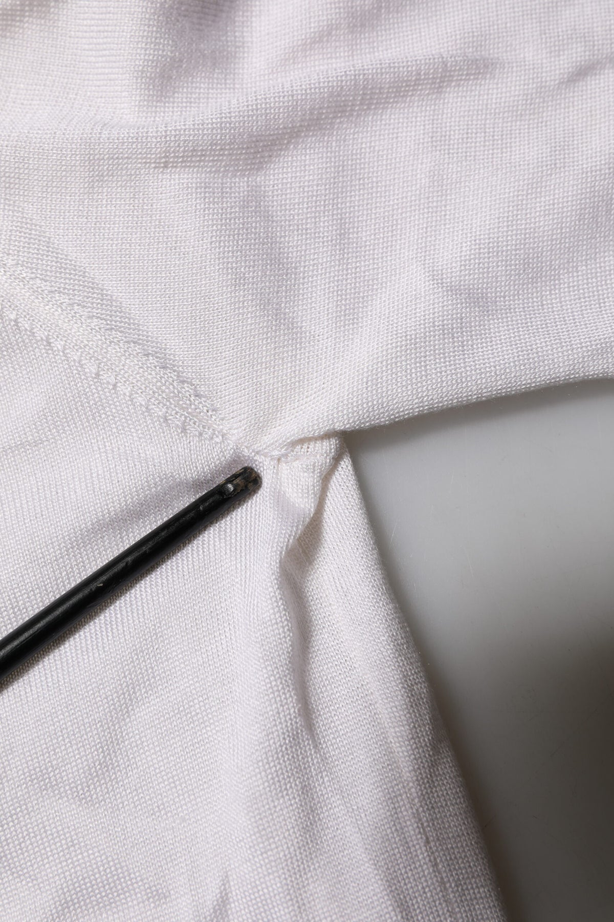 Experience the allure of Dolce & Gabbana's White Silk Henley T-shirt, a masterpiece of Italian craftsmanship that embodies timeless elegance and luxurious comfort.