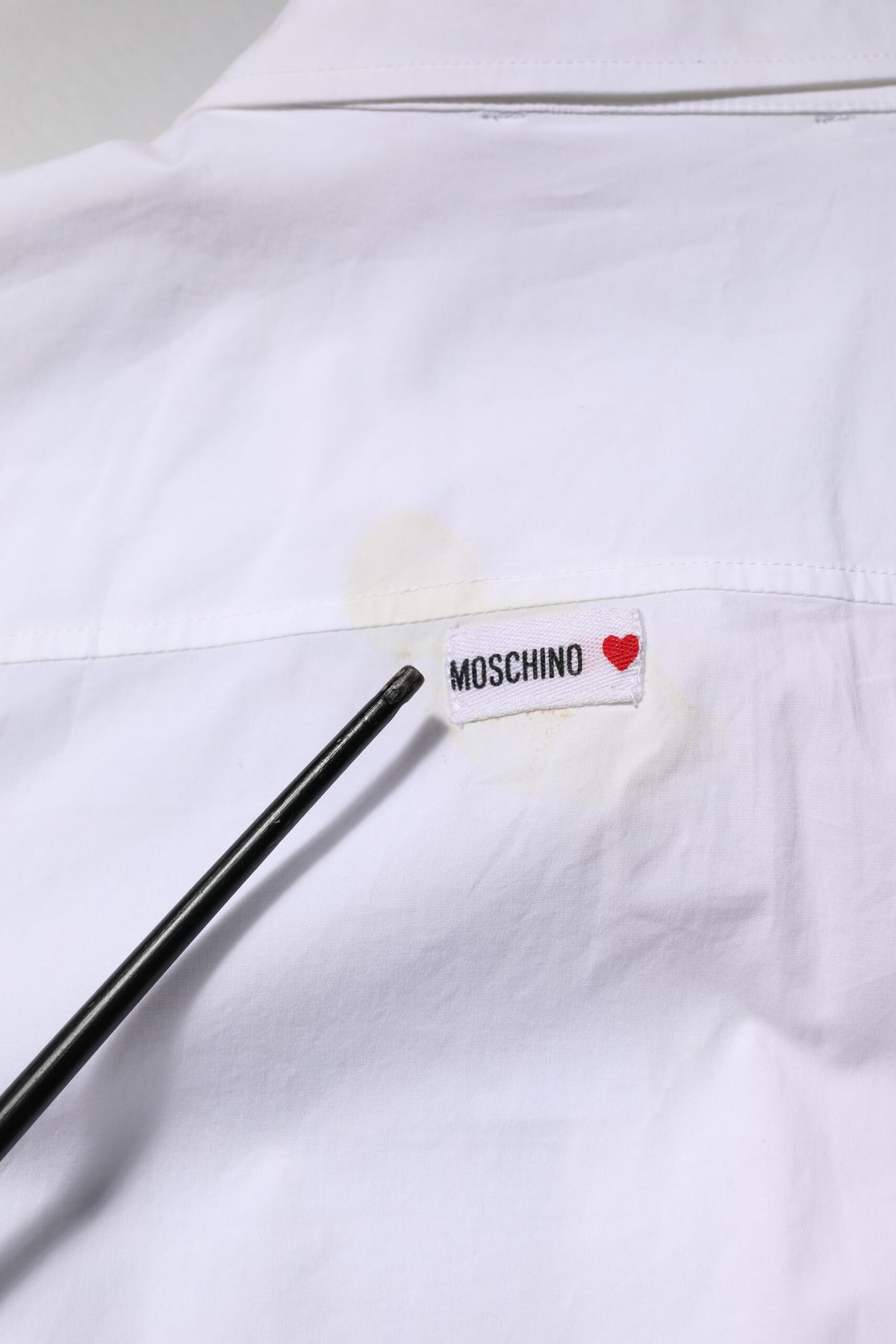Experience the allure of the Moschino Couture White Printed Collared Button Mini Shirt Dress, a testament to Italian craftsmanship and timeless elegance, perfect for the discerning fashion connoisseur.