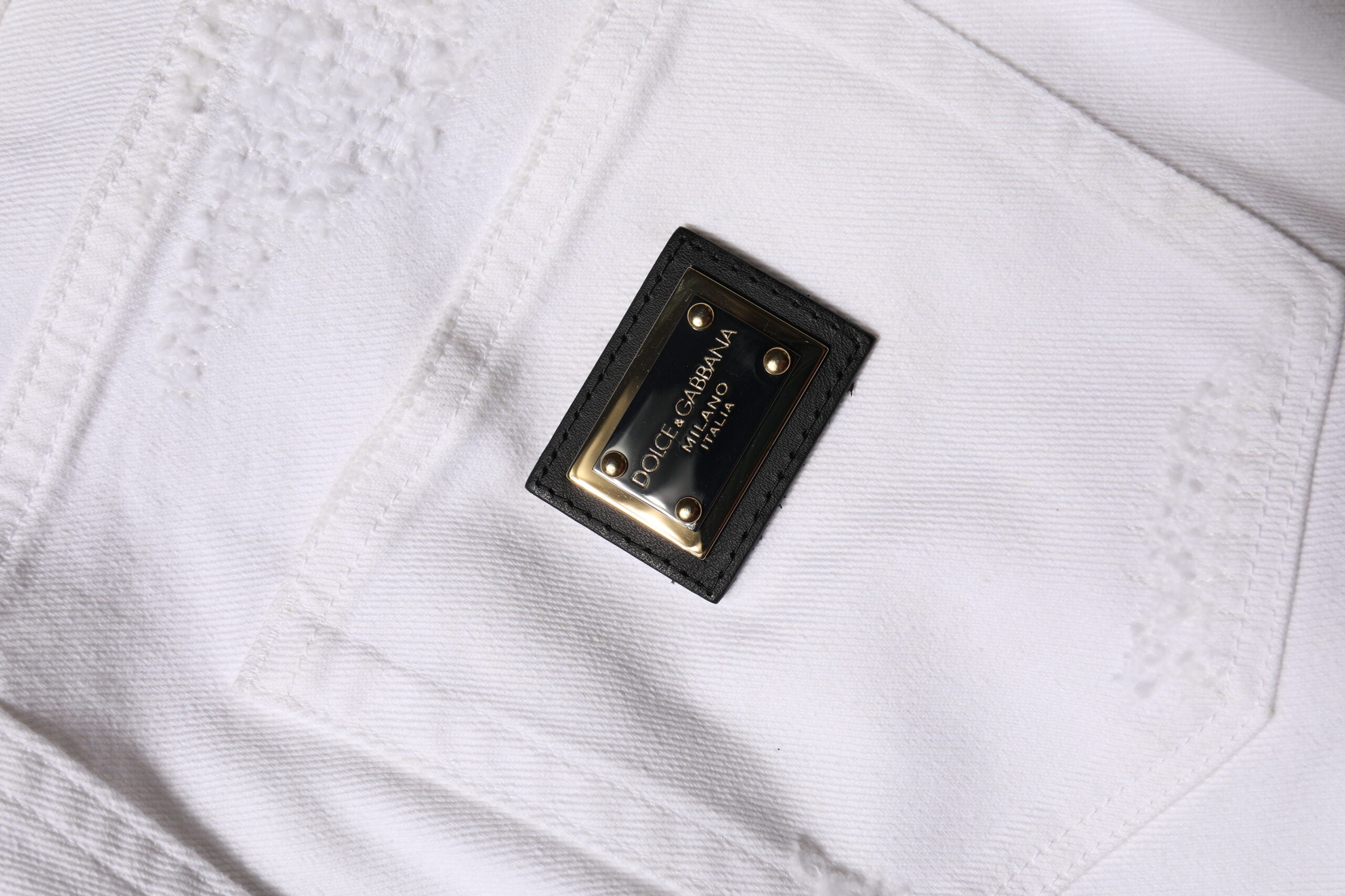 Experience the allure of Dolce & Gabbana's White Tattered High Waist Denim Jeans, crafted in Italy from premium cotton for a sophisticated, timeless statement.