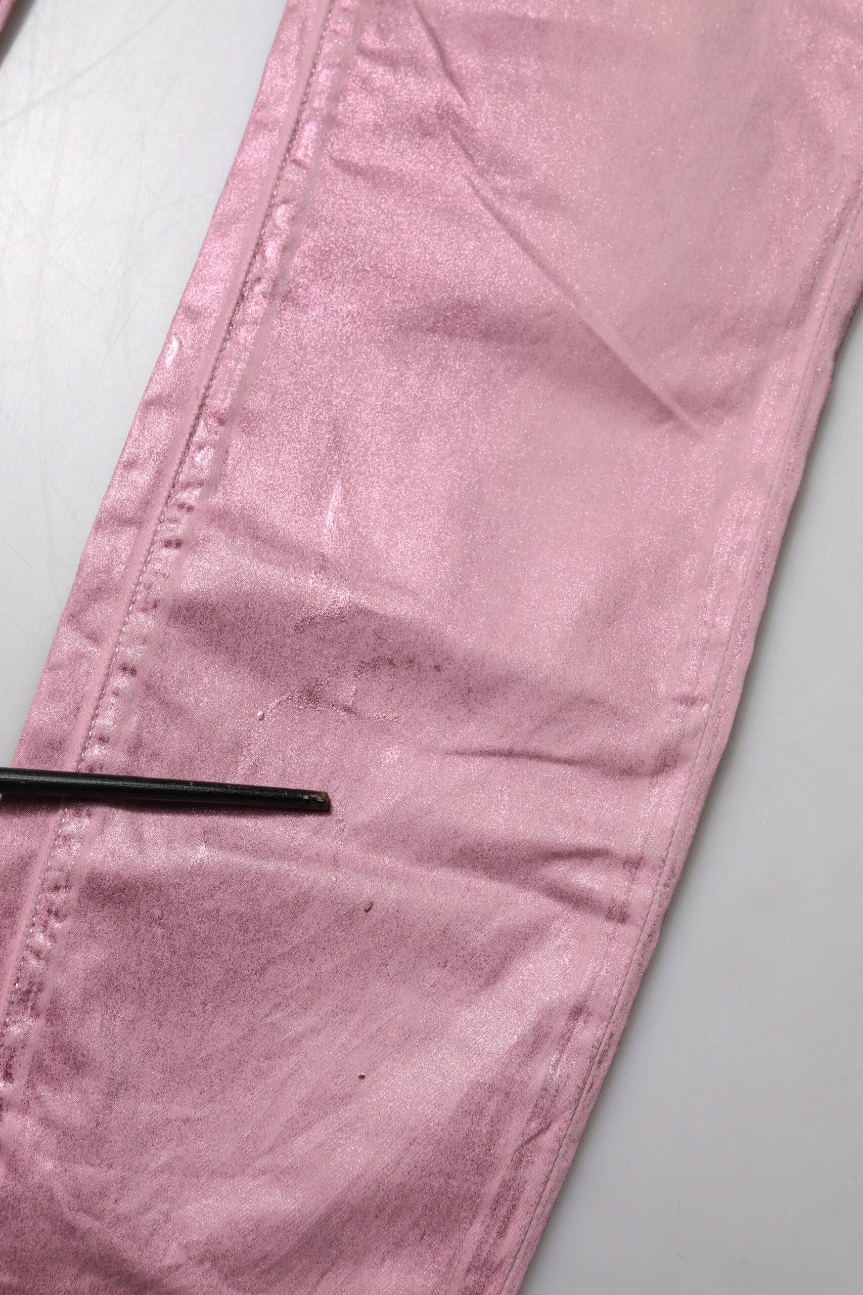 Indulge in the exquisite Dolce & Gabbana Pink GRACE High Waisted Skinny Denim Jeans, crafted in Italy from premium cotton and elastane, embodying elegance and confidence for the discerning individual.