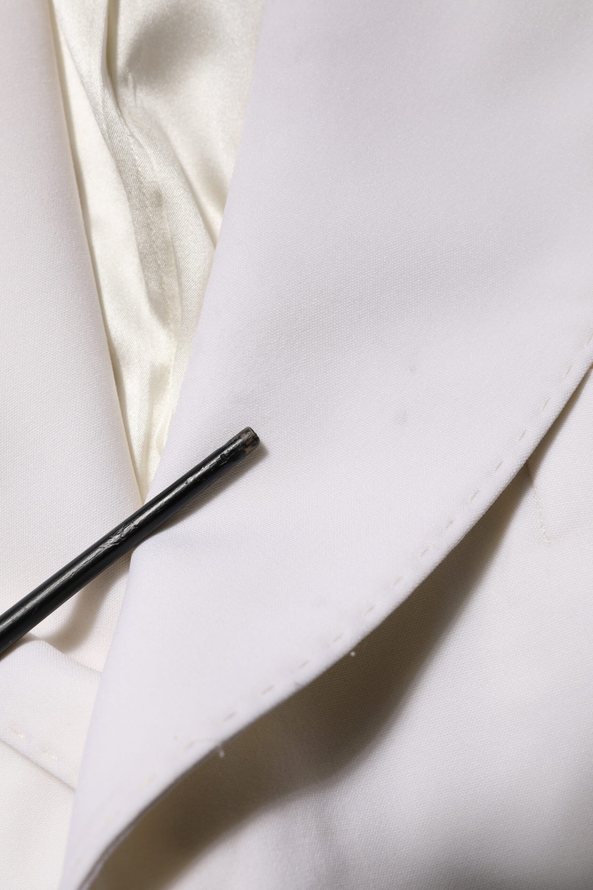 Experience the exquisite elegance of the Dolce & Gabbana White Wool Single Breasted Coat, a timeless piece crafted from luxurious materials that elevates your style.