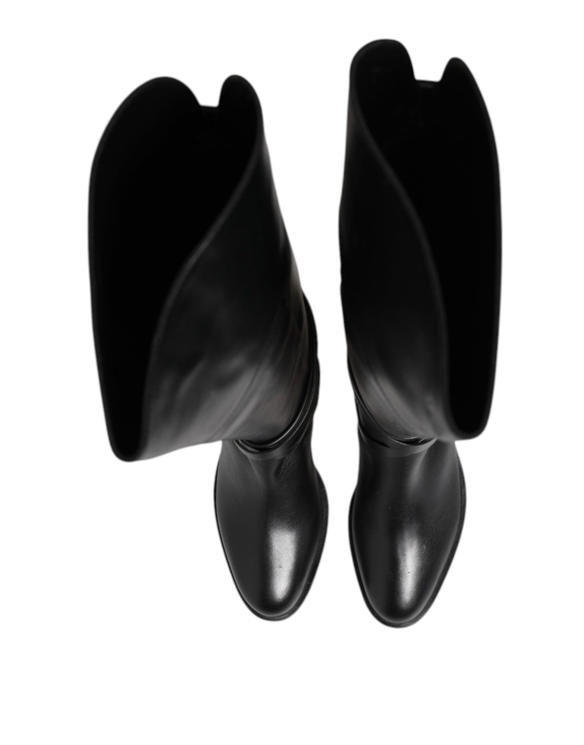 Indulge in the exquisite elegance of Elisabetta Franchi's Black Leather Buckled High Boots, where Italian craftsmanship meets timeless sophistication for the discerning fashion connoisseur.