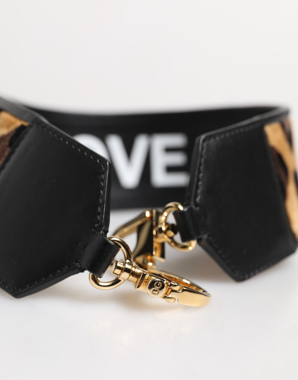 Elevate your style with the Dolce & Gabbana Black Leopard Print Reversible Bag Shoulder Strap, a luxurious blend of exquisite craftsmanship and timeless elegance.