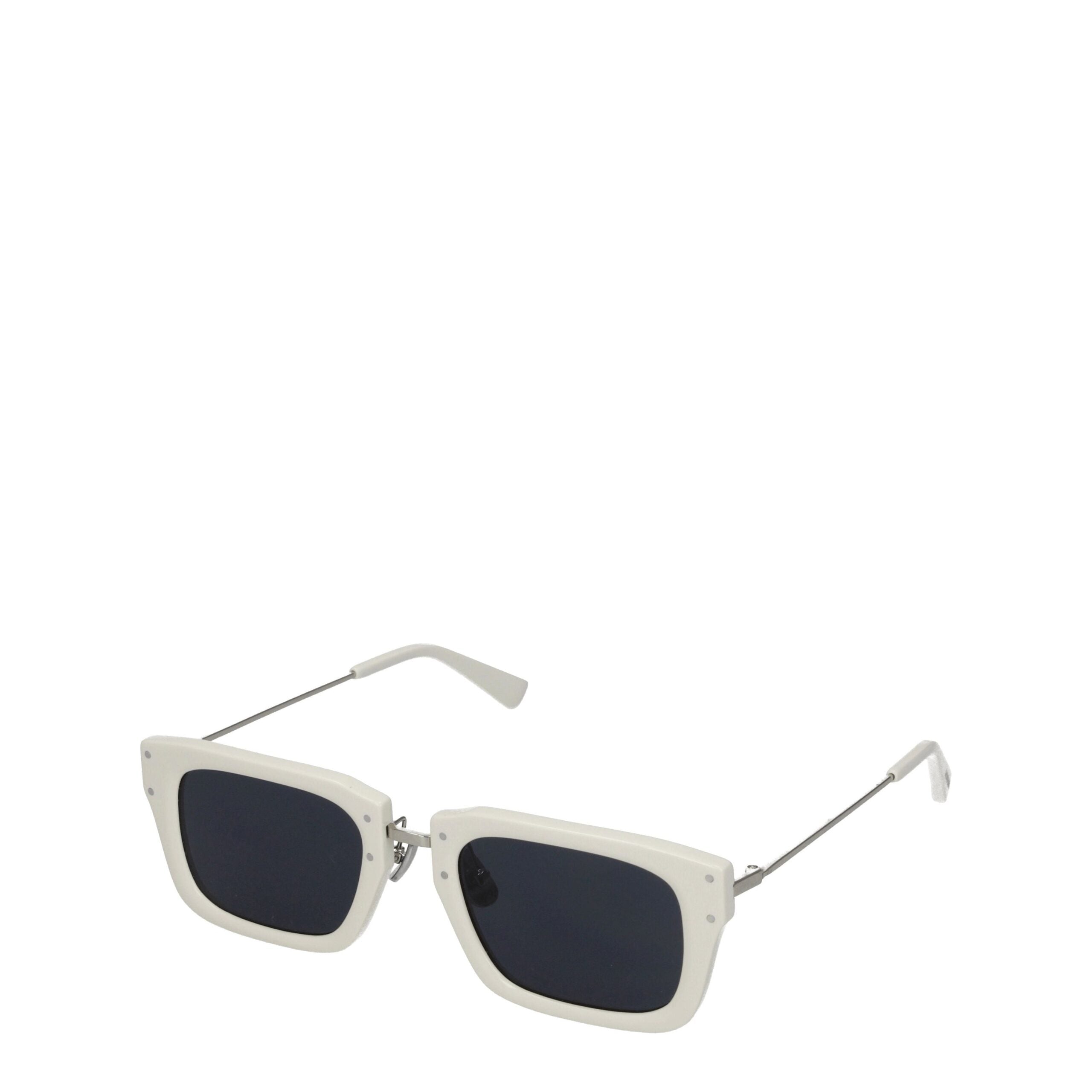 Indulge in the exquisite Jacquemus White Acetate Sunglasses, where premium craftsmanship meets timeless elegance, perfect for those who embody sophistication and allure.