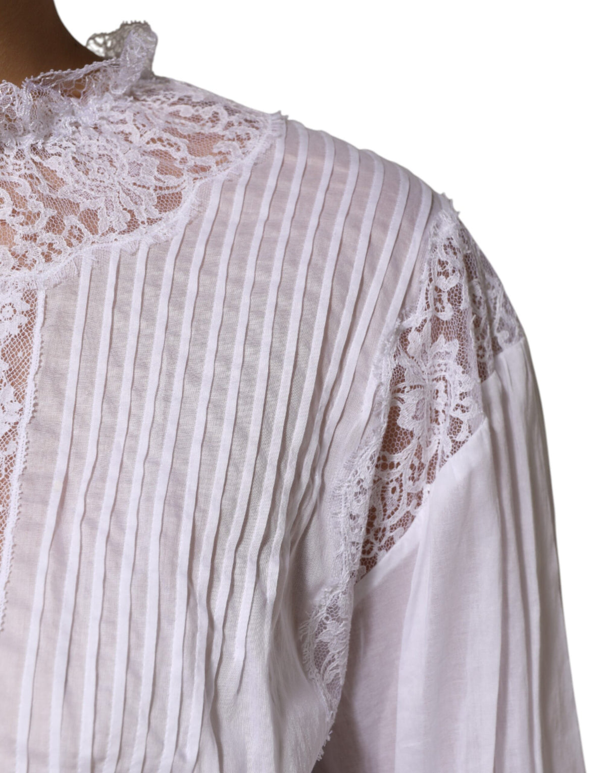 Indulge in the exquisite allure of the Dolce & Gabbana White Cotton Floral Lace Long Sleeves Top, a masterpiece of Italian craftsmanship that elevates your elegance and sophistication.