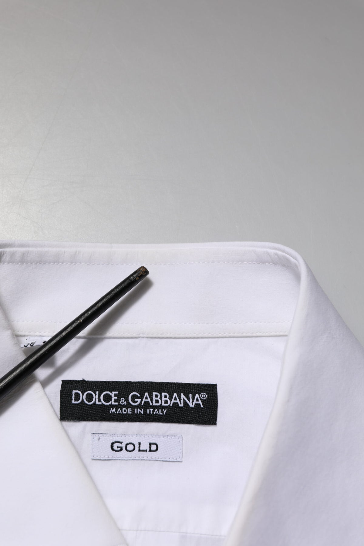 Experience the allure of Dolce & Gabbana's White Bib Cotton Poplin GOLD shirt, crafted in Italy from luxurious cotton, embodying sophistication and timeless elegance.