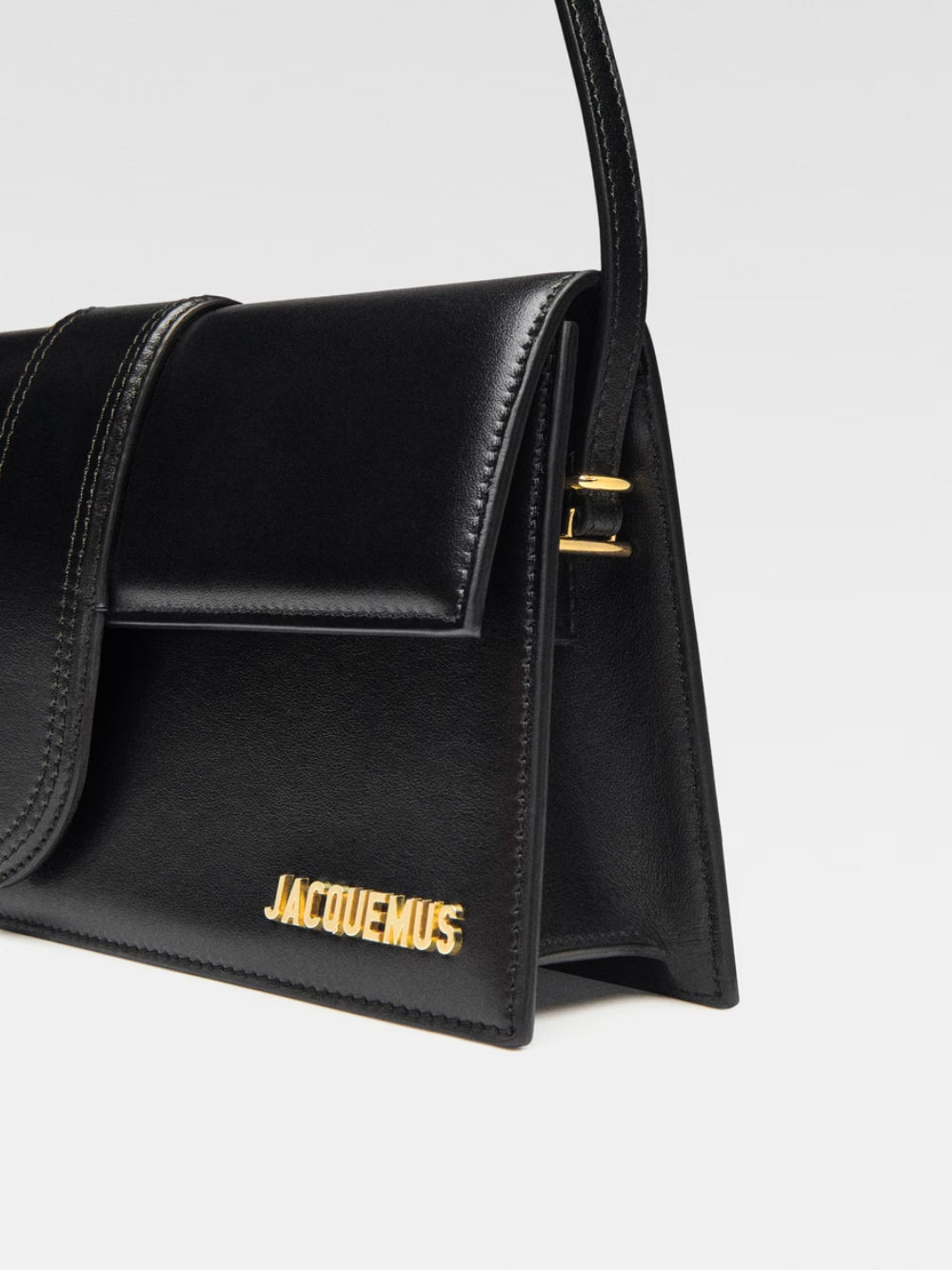 Discover the Jacquemus Black Leather Le Bambino Long, a symbol of refined elegance and artisanal craftsmanship, perfect for the discerning connoisseur.