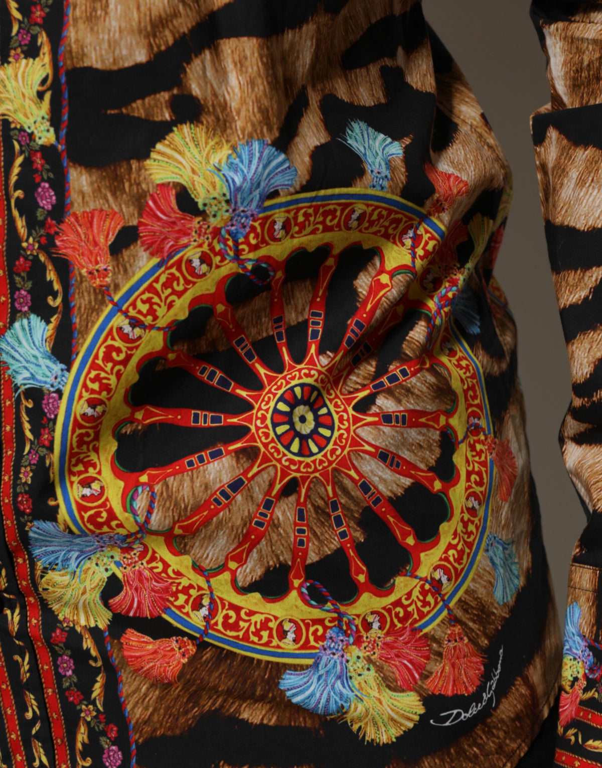 Indulge in the opulence of the Dolce & Gabbana GOLD Cotton Tiger Carretto Long Sleeve Shirt, a masterpiece of Italian craftsmanship that elevates your wardrobe with its vibrant Sicilian-inspired design and luxurious 100% premium cotton.
