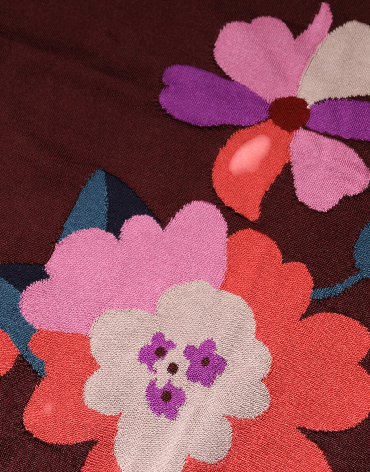 Indulge in the exquisite Dolce & Gabbana Maroon Floral Silk Crew Neck Blouse, a timeless piece that embodies Italian craftsmanship and luxurious elegance for the discerning individual.