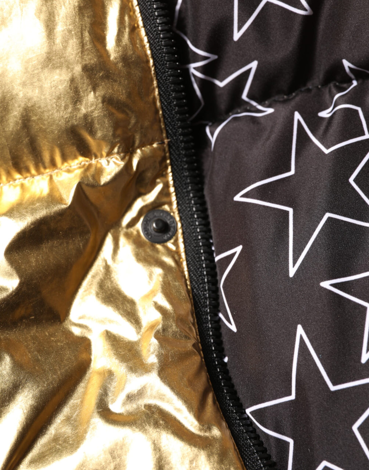 Elevate your wardrobe with the Dolce & Gabbana Gold Hooded Puffer Jacket, a masterpiece of Italian craftsmanship blending luxury and contemporary elegance for any occasion.