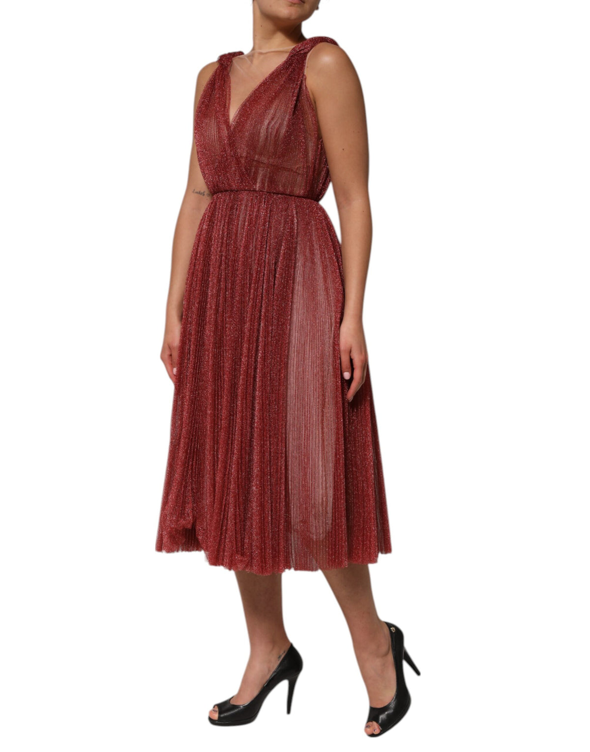 Indulge in the exquisite allure of the Dolce & Gabbana Burgundy Mesh Sleeveless Midi A-line Dress, a testament to Italian craftsmanship and timeless elegance.