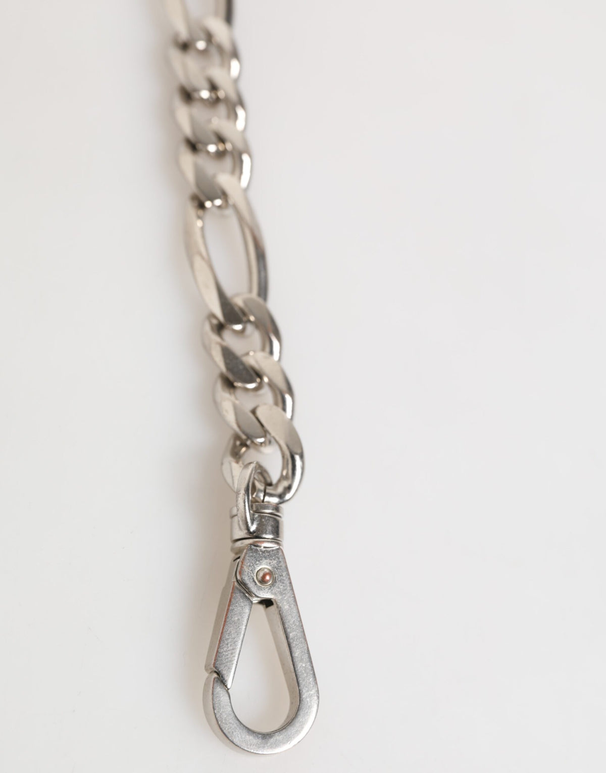 Discover the Dolce & Gabbana Silver Tone Brass Chain Lobster Clasp DG Logo Bracelet, a masterpiece of Italian craftsmanship that embodies timeless elegance and refined luxury.