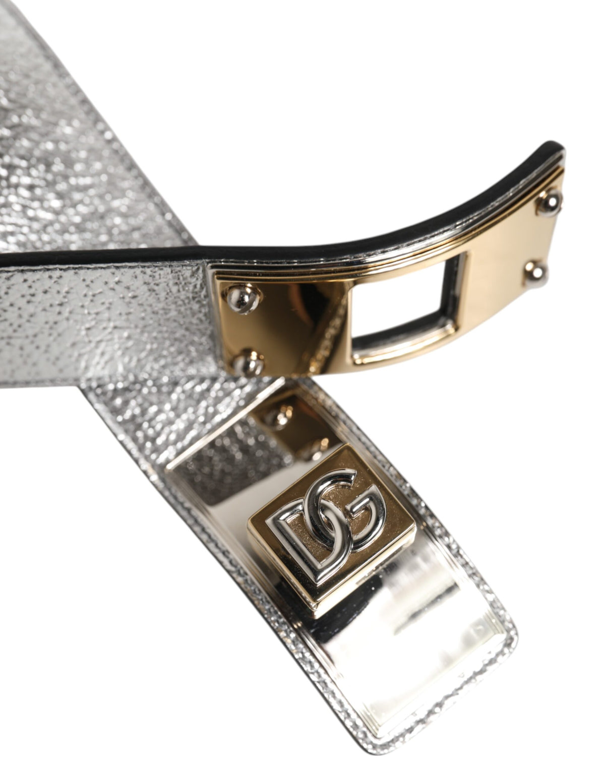 Elevate your elegance with the Dolce & Gabbana Silver Textured Leather Neckband, a luxurious statement piece that embodies Italian craftsmanship and sophistication.
