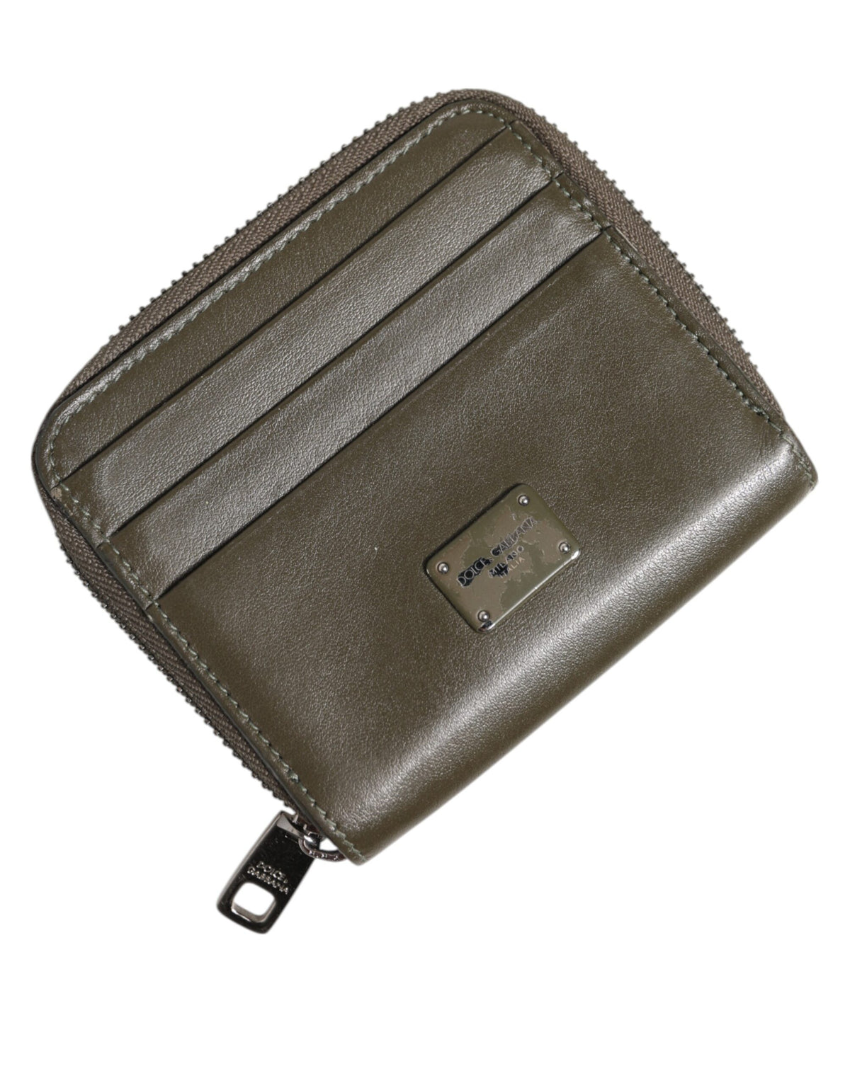 Discover the exquisite Dolce & Gabbana Brown Leather Logo Plaque Card Holder, a timeless accessory that embodies Italian craftsmanship and elevates your elegance.