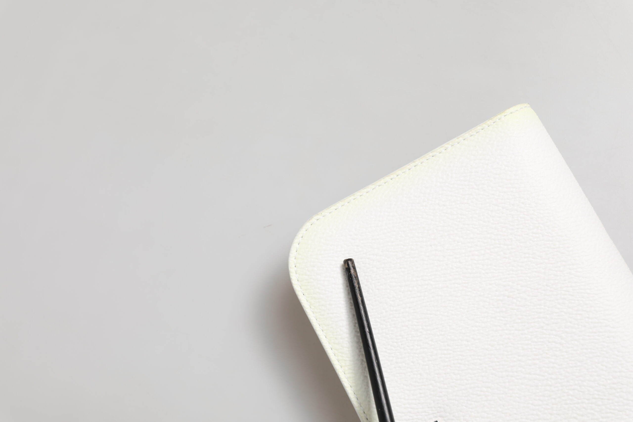 Dolce & Gabbana White Leather Logo Plaque Zip Around Continental Wallet