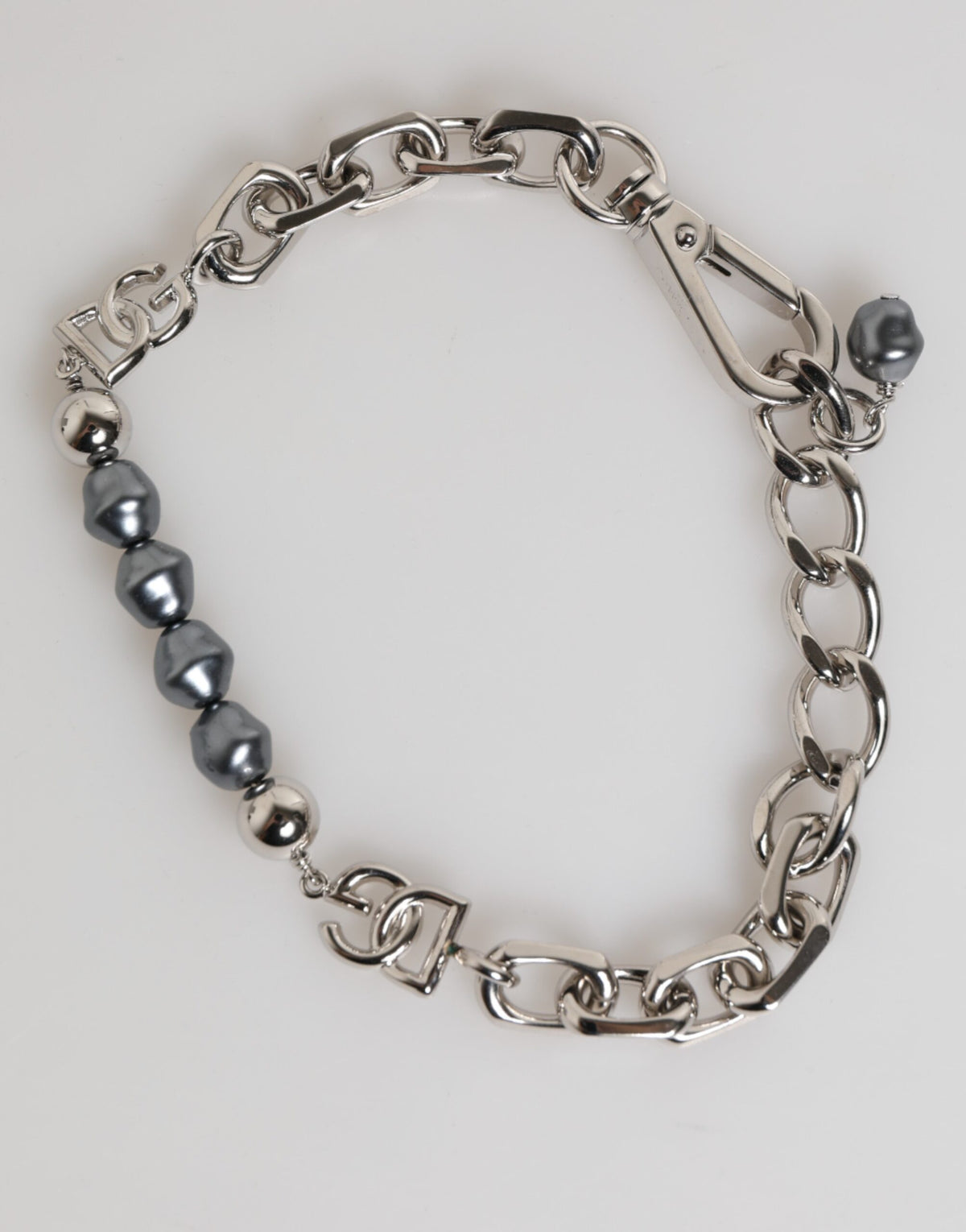 Discover the exquisite Dolce & Gabbana Silver Tone Chain Lobster Clasp Logo Gray Pearls Bracelet, a luxurious statement piece that embodies elegance and sophistication.