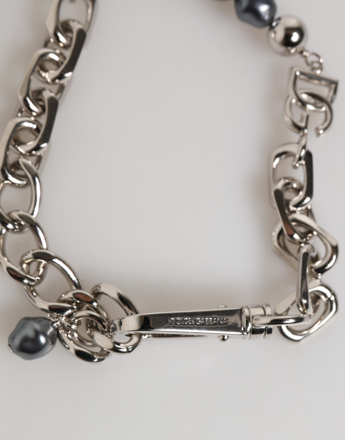 Indulge in the exquisite Dolce & Gabbana Silver Tone Chain Lobster Clasp Logo Gray Pearls Bracelet, a luxurious statement piece that embodies timeless elegance and sophisticated allure.