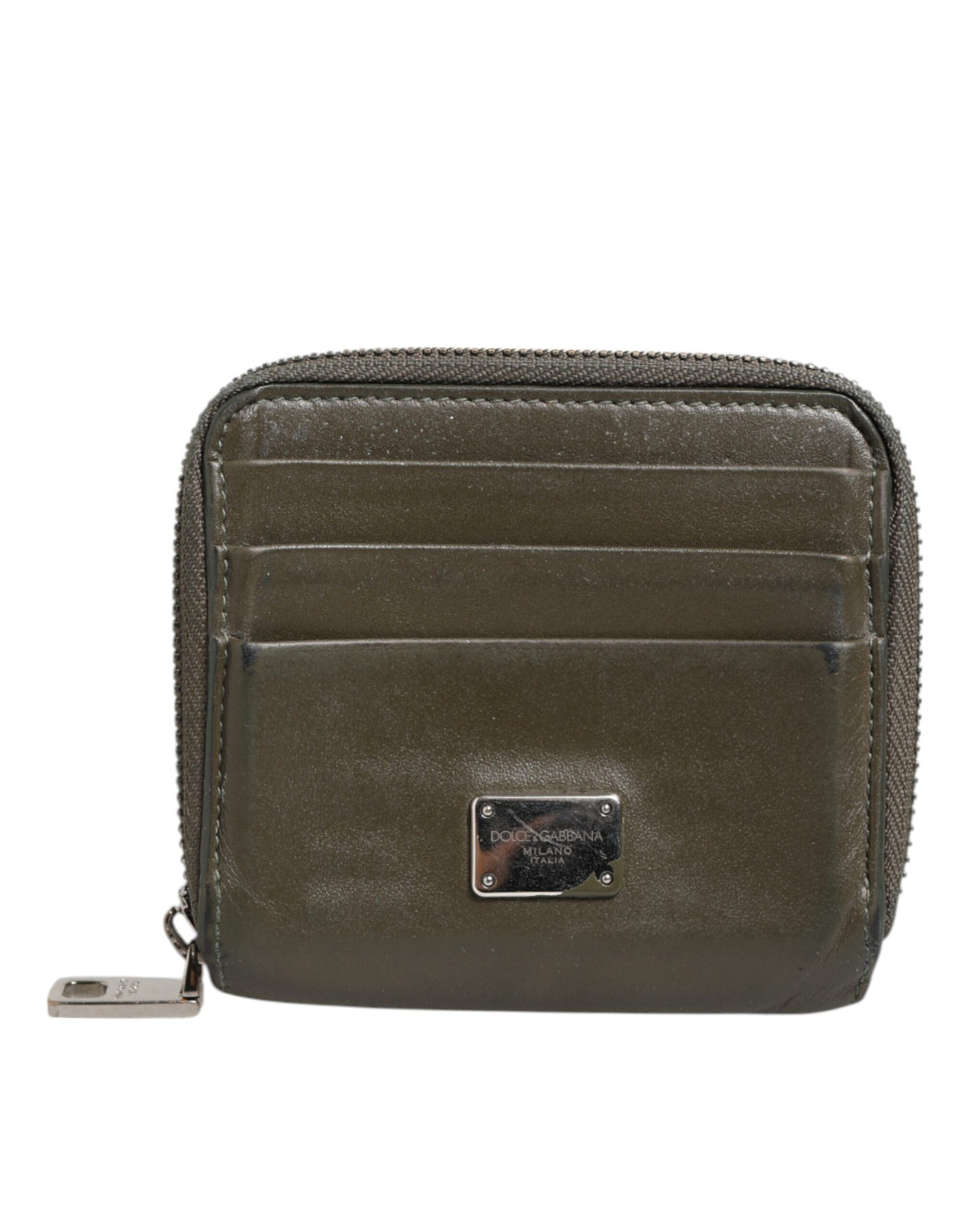Discover the Dolce & Gabbana Military Green Leather Logo Plaque Card Holder, a luxurious blend of exquisite craftsmanship and timeless elegance, perfect for the discerning individual.