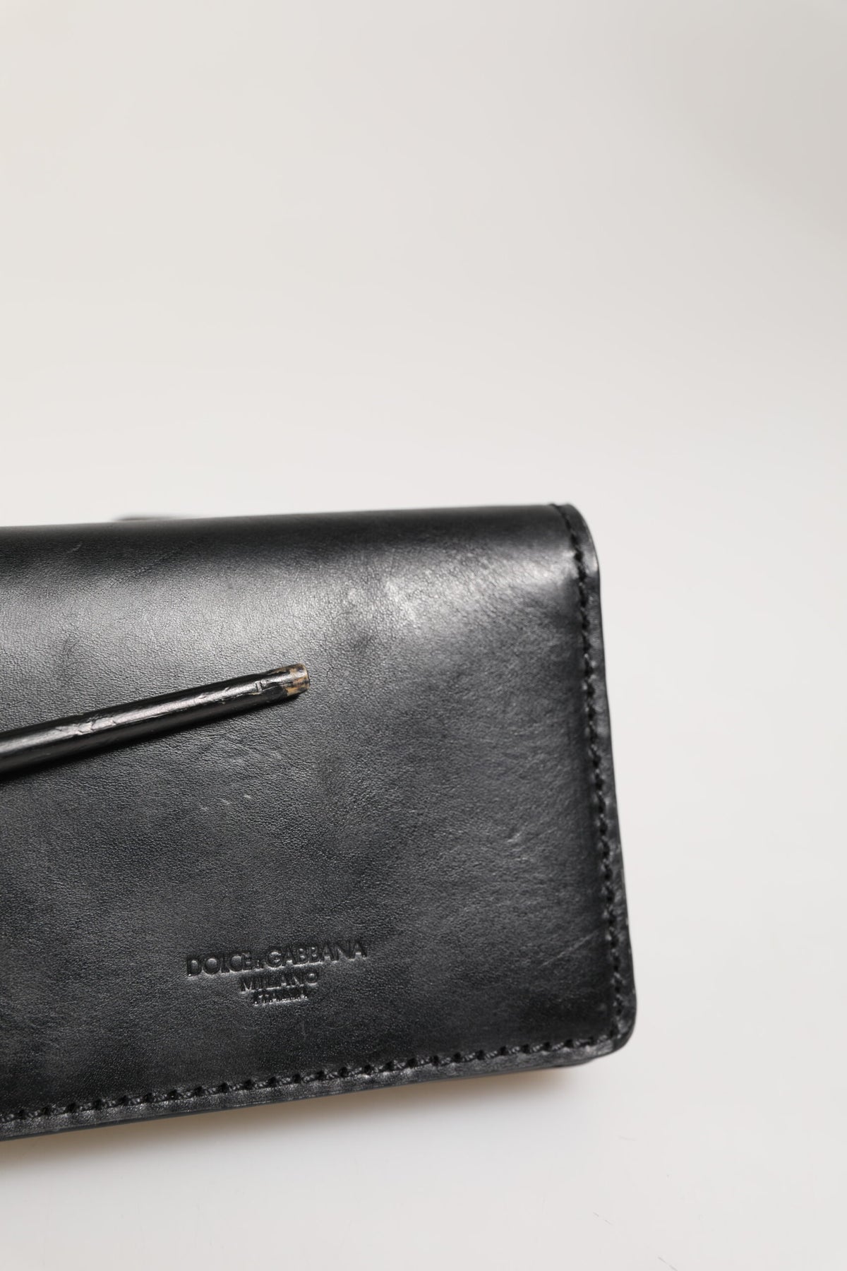 Elevate your style with the Dolce & Gabbana Black Leather Bifold Card Holder, a masterpiece of Italian craftsmanship that embodies luxury and sophistication for the discerning individual.