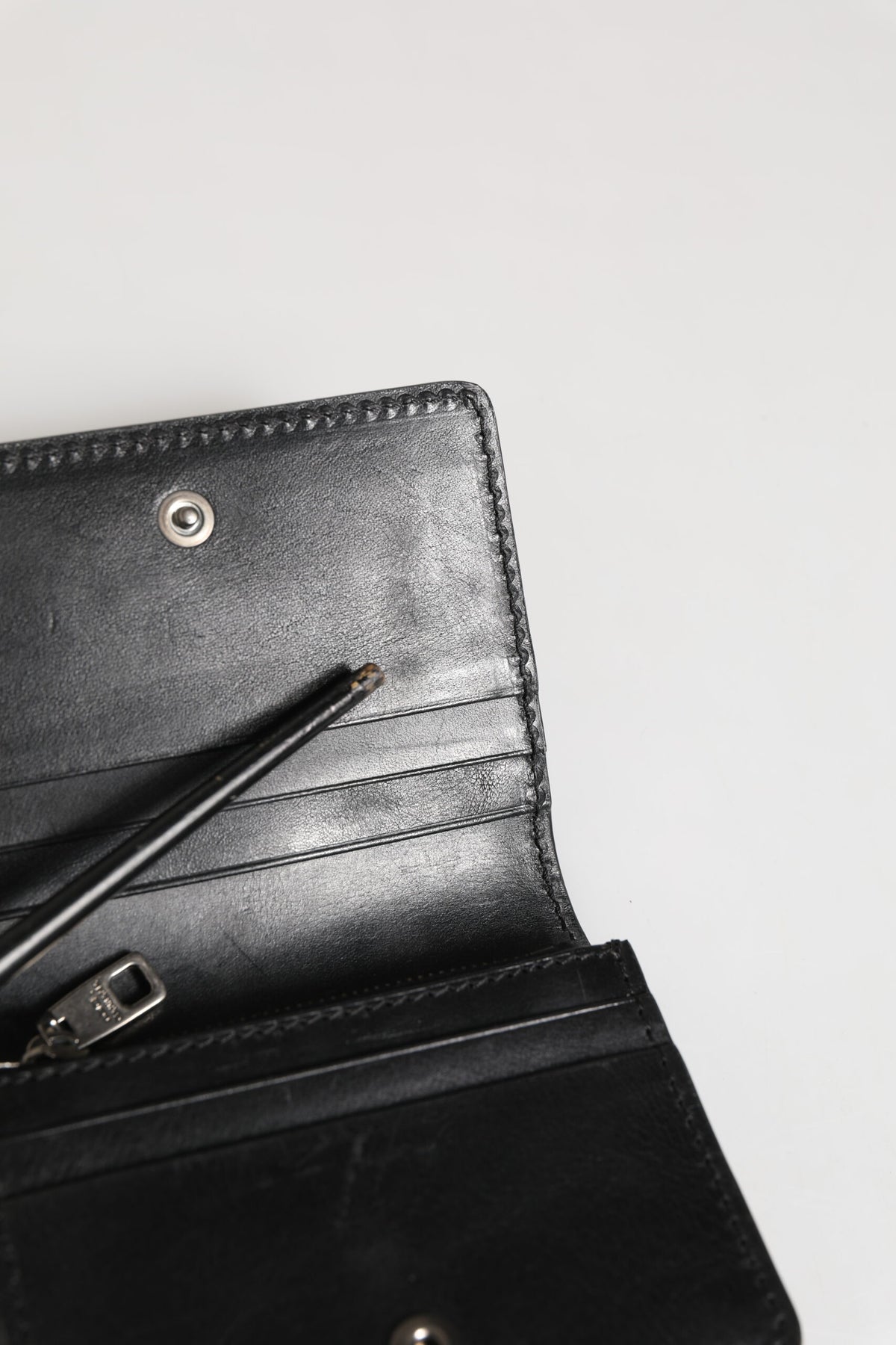 Discover the Dolce & Gabbana Black Leather Bifold Card Holder, a masterpiece of Italian craftsmanship that embodies luxury and sophistication for the discerning individual.