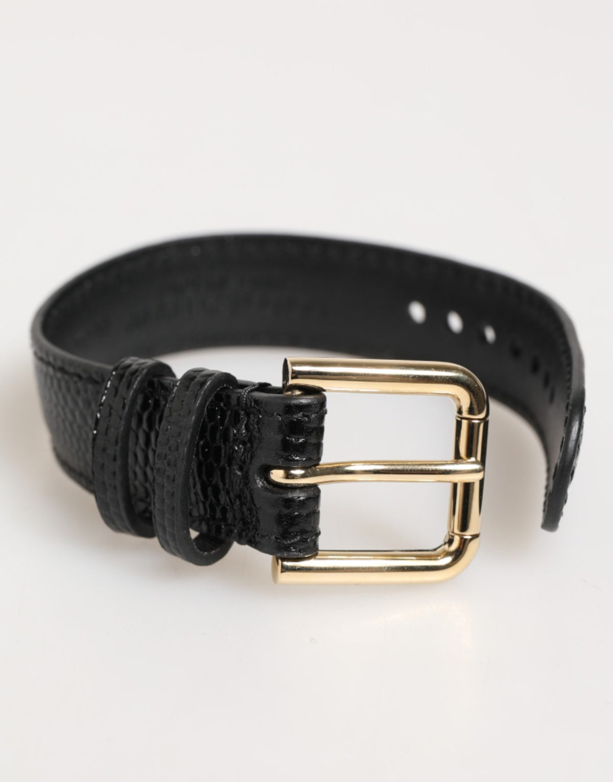 Discover the Dolce & Gabbana Black Embossed Leather Gold Buckle Belt Strap Bracelet, a symbol of Italian craftsmanship and timeless elegance that elevates any ensemble.