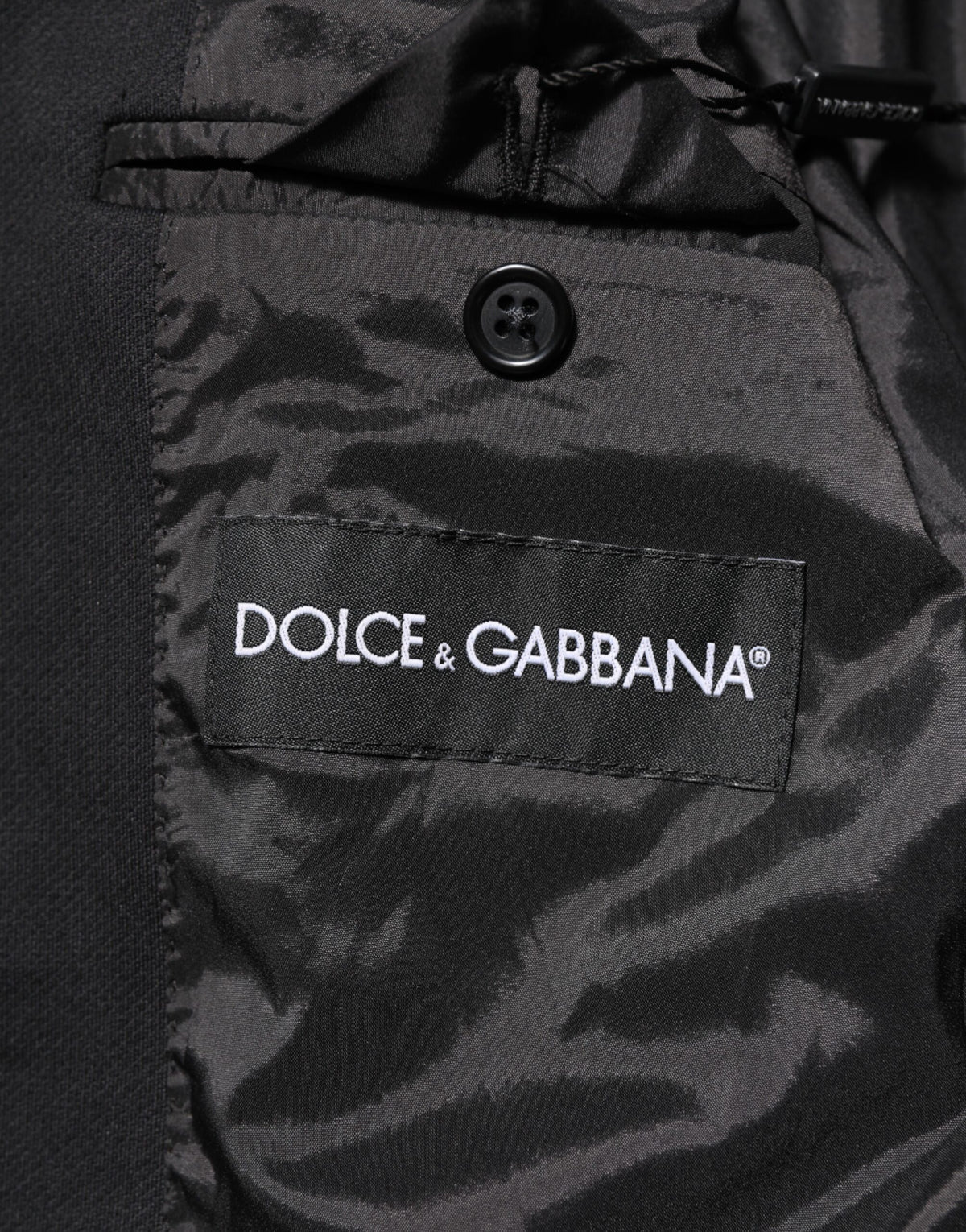 Indulge in the exquisite Dolce & Gabbana Dark Blue Cotton Blazer, a sophisticated blend of comfort and luxury, perfect for the discerning individual who embodies elegance.