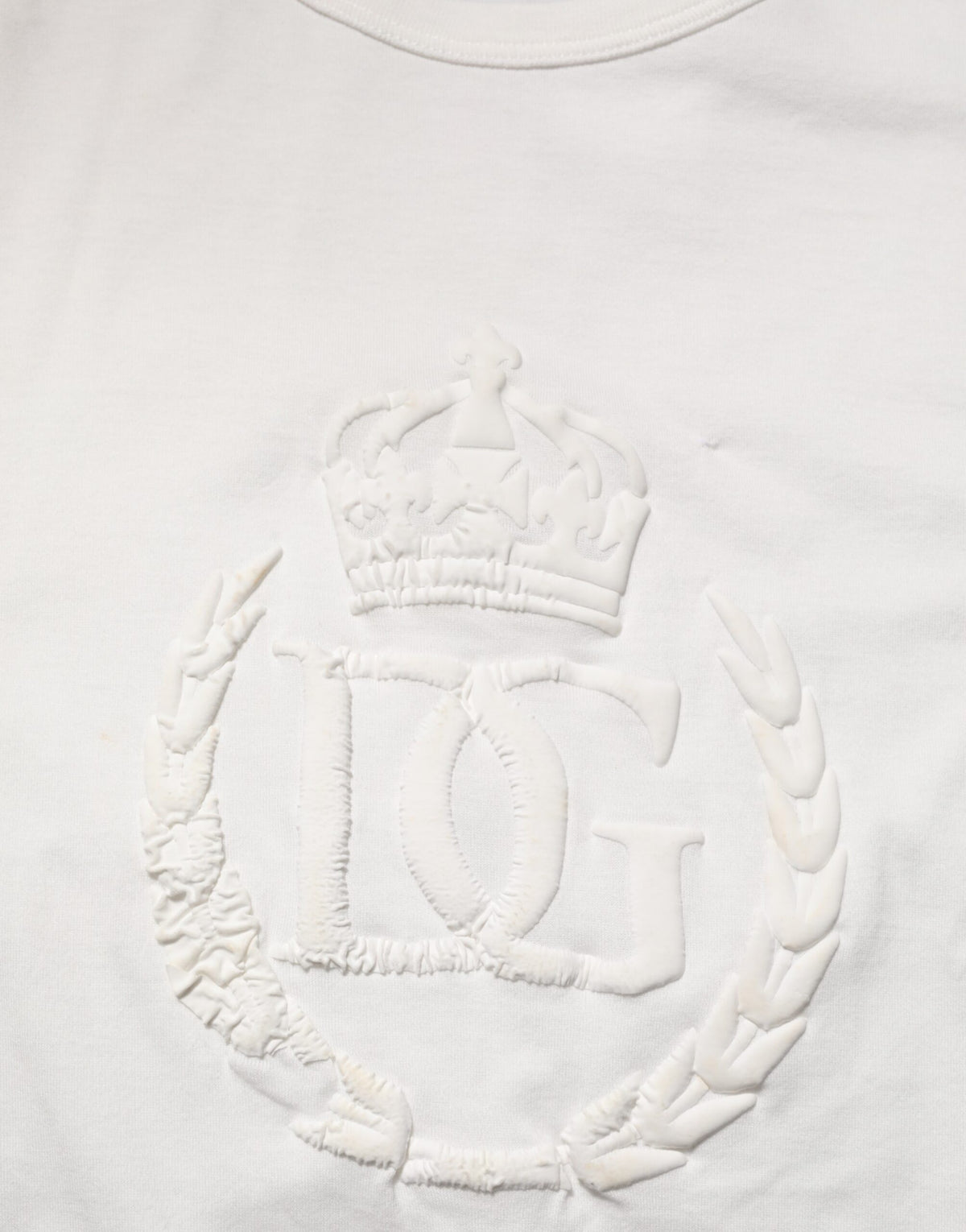 Indulge in the exquisite craftsmanship of Dolce & Gabbana's White Cotton DG Crown Embossed T-shirt, a luxurious staple that embodies timeless elegance and sophisticated allure.