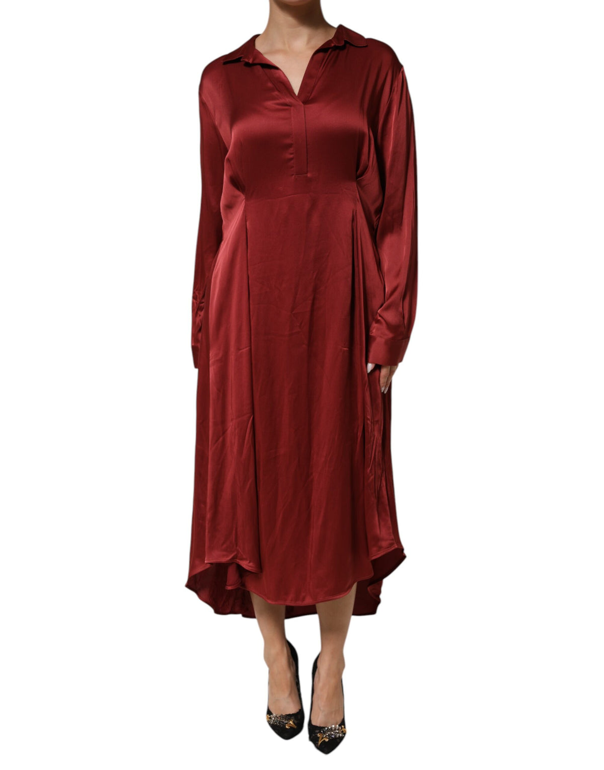 Experience the allure of the Fabiana Filippi Burgundy Acetate Viscose Satin Long Dress, a masterpiece of Italian craftsmanship that redefines elegance and sophistication.