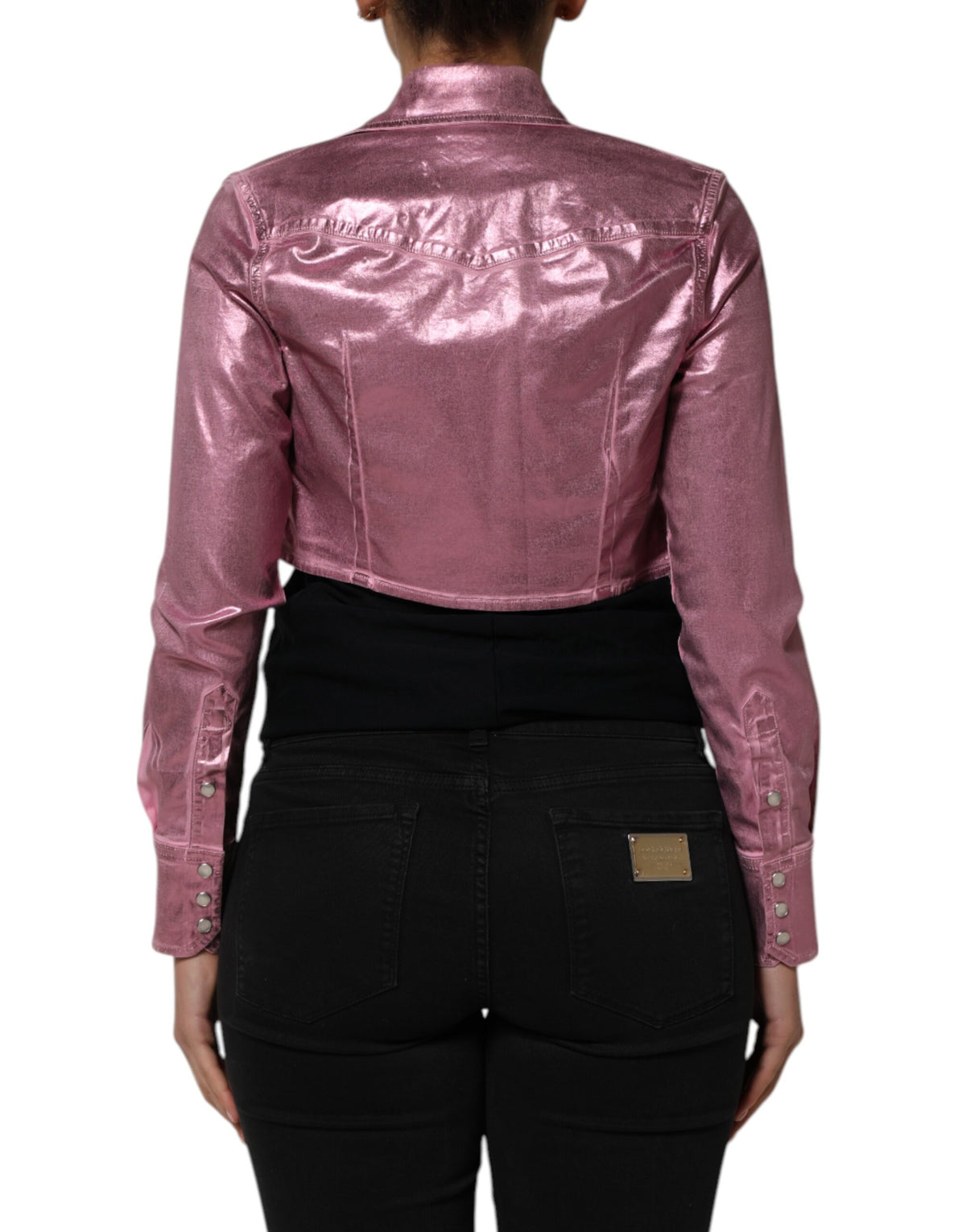 Discover the Dolce & Gabbana Pink Cotton Stretch Collared Cropped Jacket, a symbol of Italian craftsmanship that exudes timeless elegance and luxurious allure.
