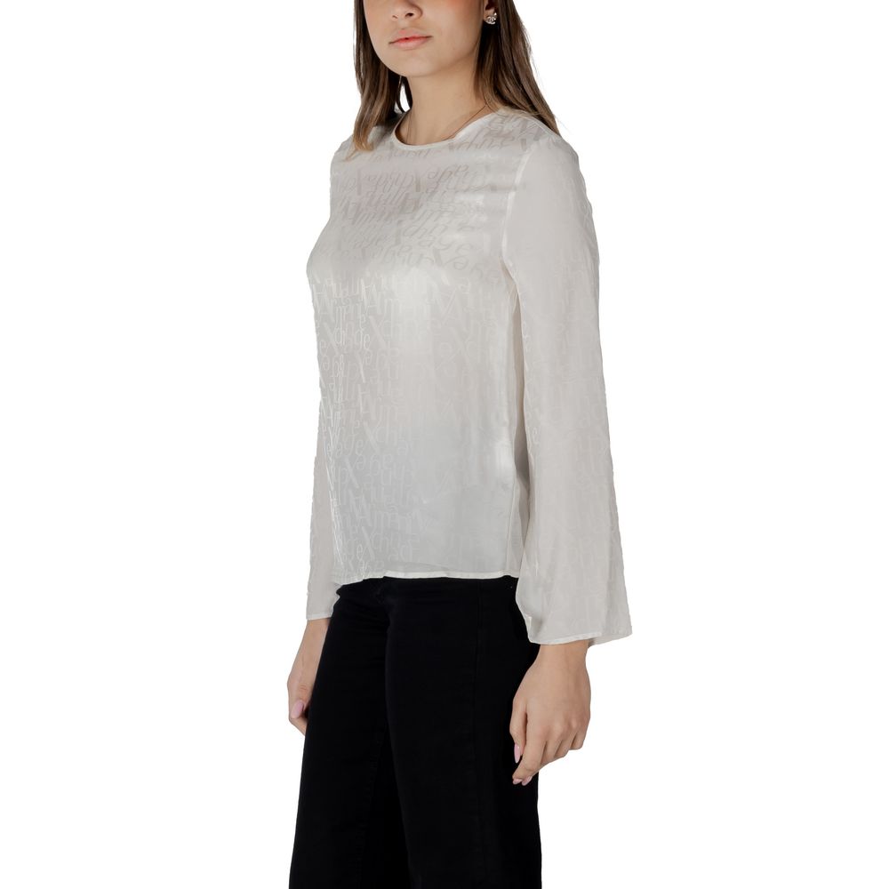 Elevate your elegance with the Armani Exchange Cream Viscose Blouse from the SS25 collection, a luxurious blend of 100% viscose that embodies sophistication and allure.