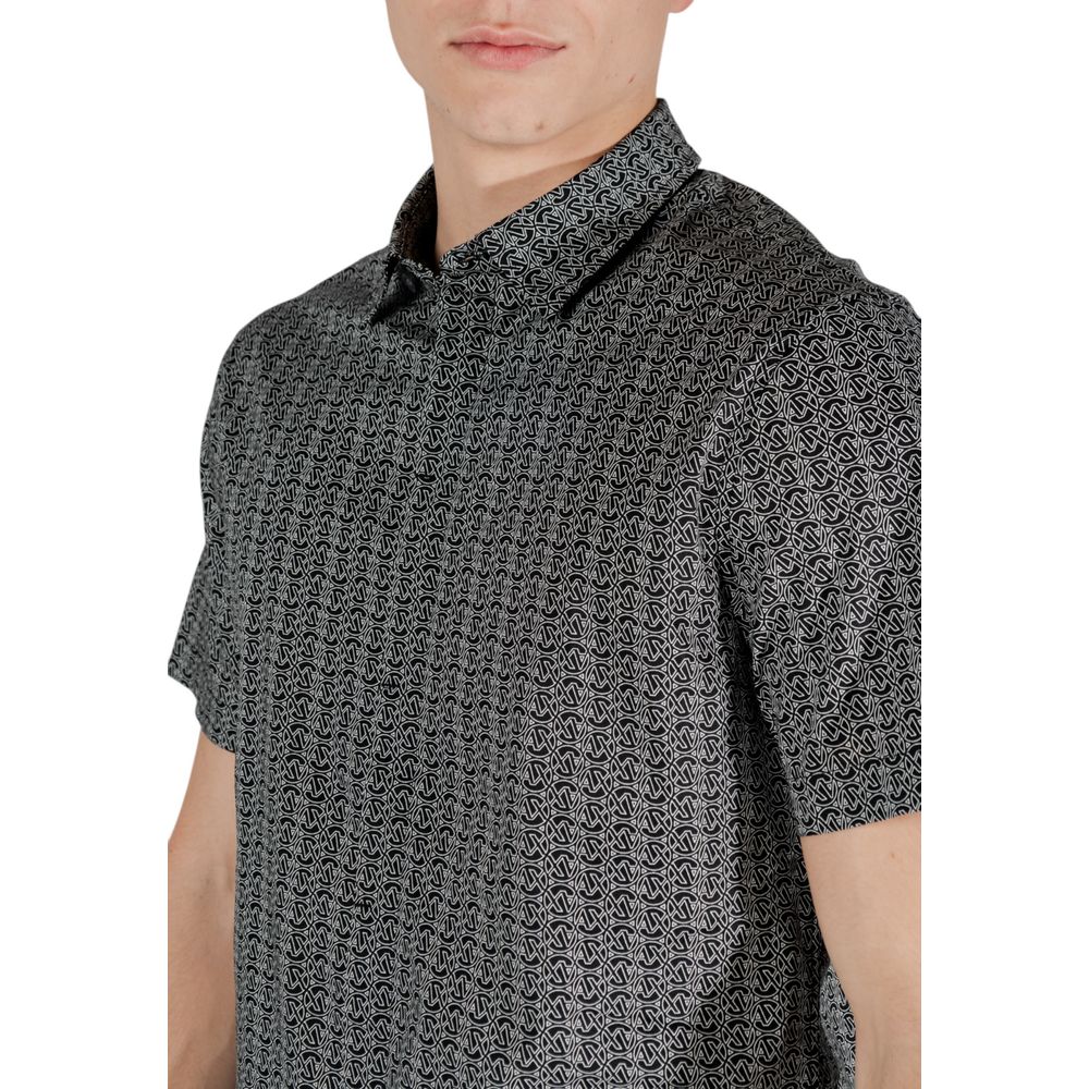 Elevate your wardrobe with the Armani Exchange Black Cotton Shortsleeve Shirt, a seamless blend of sophistication and comfort, perfect for any occasion.