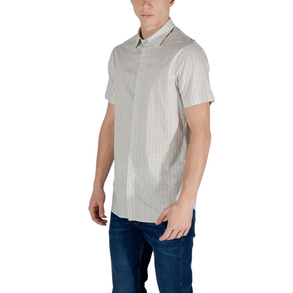 Elevate your wardrobe with the Armani Exchange Cream Cotton Shortsleeve Shirt, a blend of luxurious cotton and elastane, embodying effortless elegance and timeless sophistication.