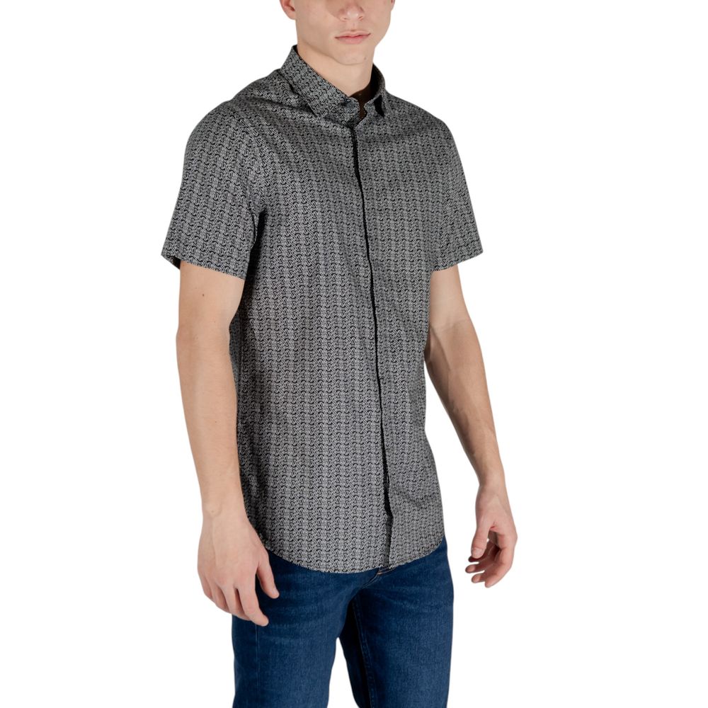 Discover the Armani Exchange Black Cotton Shortsleeve Shirt, a blend of elegance and comfort, crafted for the discerning individual who embraces luxury in every moment.