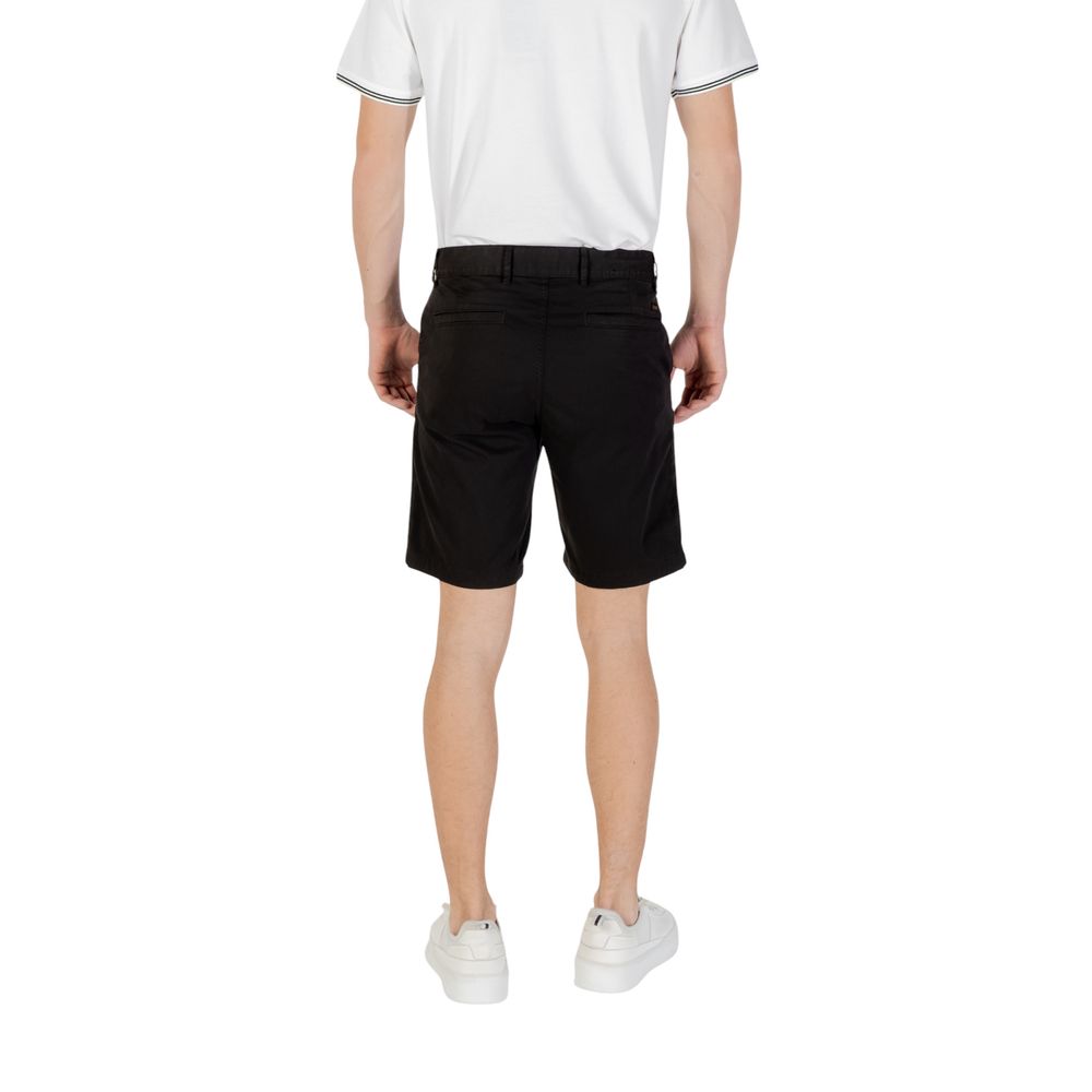 Experience timeless elegance with Hugo Boss Black Cotton Bermuda Shorts from the SS25 collection, crafted for the discerning individual who values sophistication and comfort.
