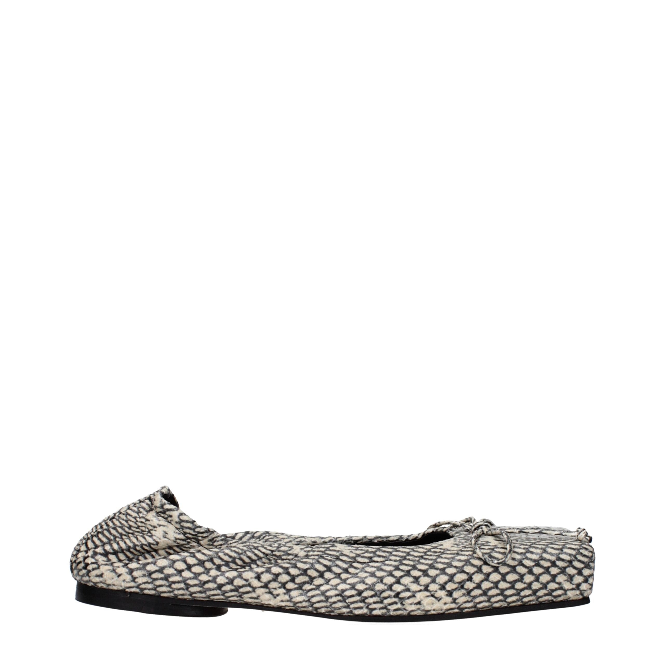 Indulge in the exquisite Jacquemus Beige Leather Ballet Flats, where luxurious craftsmanship meets timeless elegance, embodying sophistication for discerning tastes.