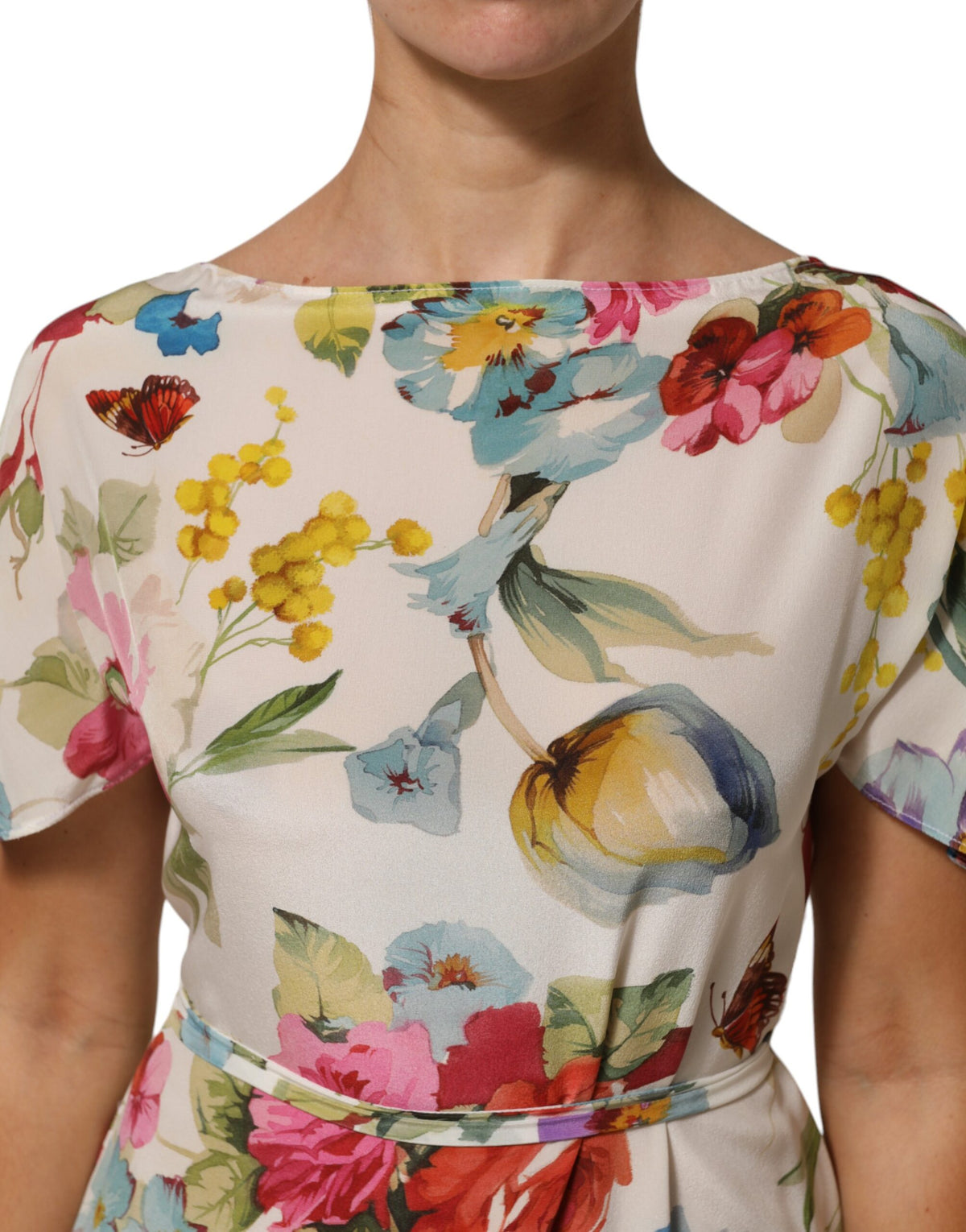 Experience the epitome of elegance with the Dolce & Gabbana White Floral Print Silk Sheath Long Gown Dress, a luxurious blend of silk and artistry, perfect for unforgettable moments.