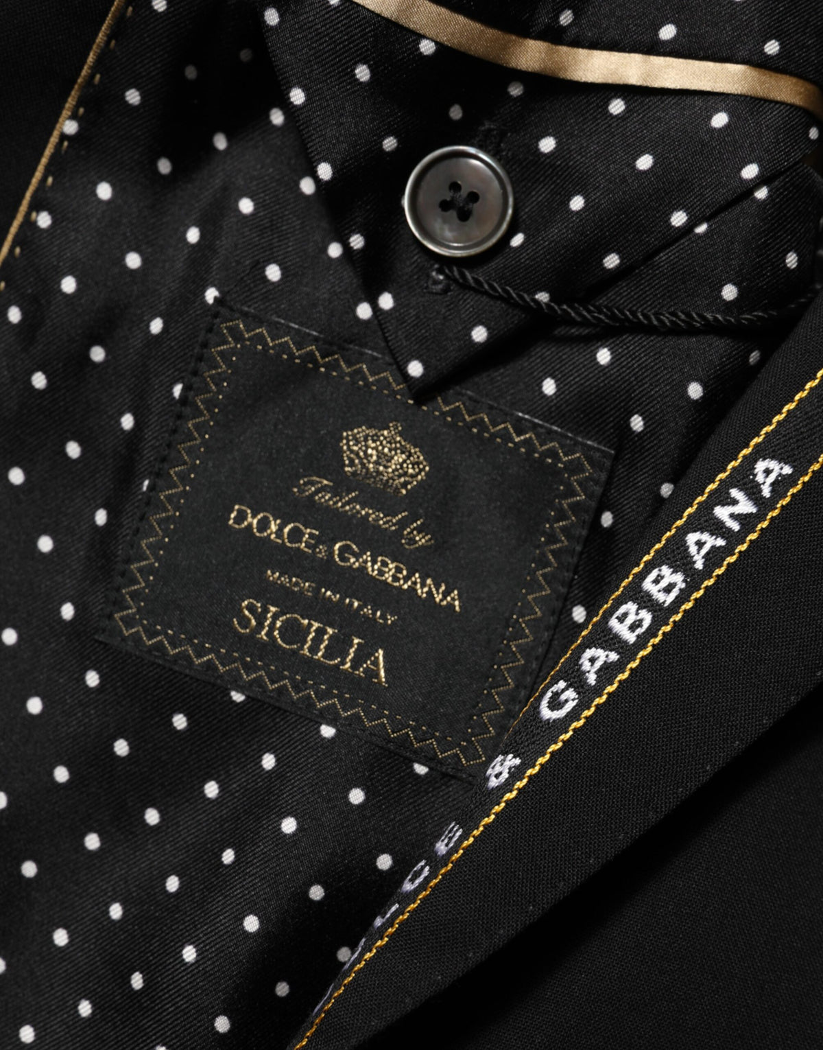 Experience the allure of the Dolce & Gabbana Black SICILIA Double Breasted Jacket Blazer, crafted from luxurious wool for timeless elegance and sophisticated style.