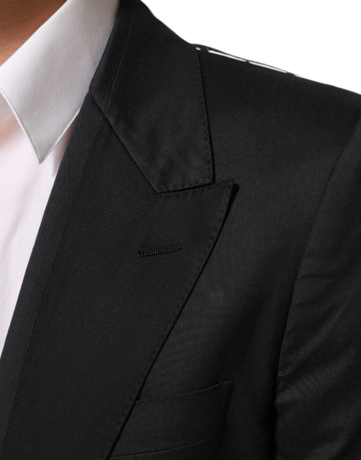 Discover the Dolce & Gabbana Black Cotton 2 Buttons Suit Jacket Blazer, a masterpiece of Italian craftsmanship blending elegance and comfort for timeless allure.