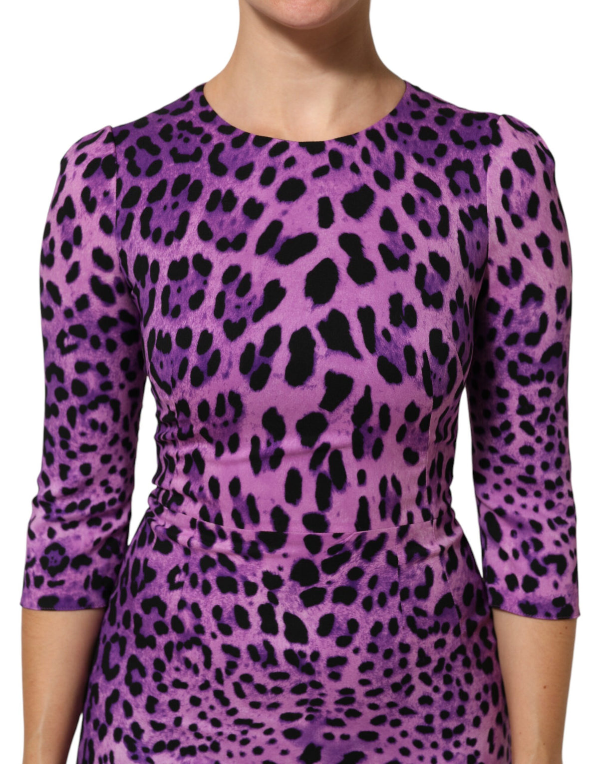 Discover the Dolce & Gabbana Violet Leopard Sheath Bodycon Mini Dress, a luxurious blend of silk and elastane that embodies exquisite Italian craftsmanship and timeless elegance.