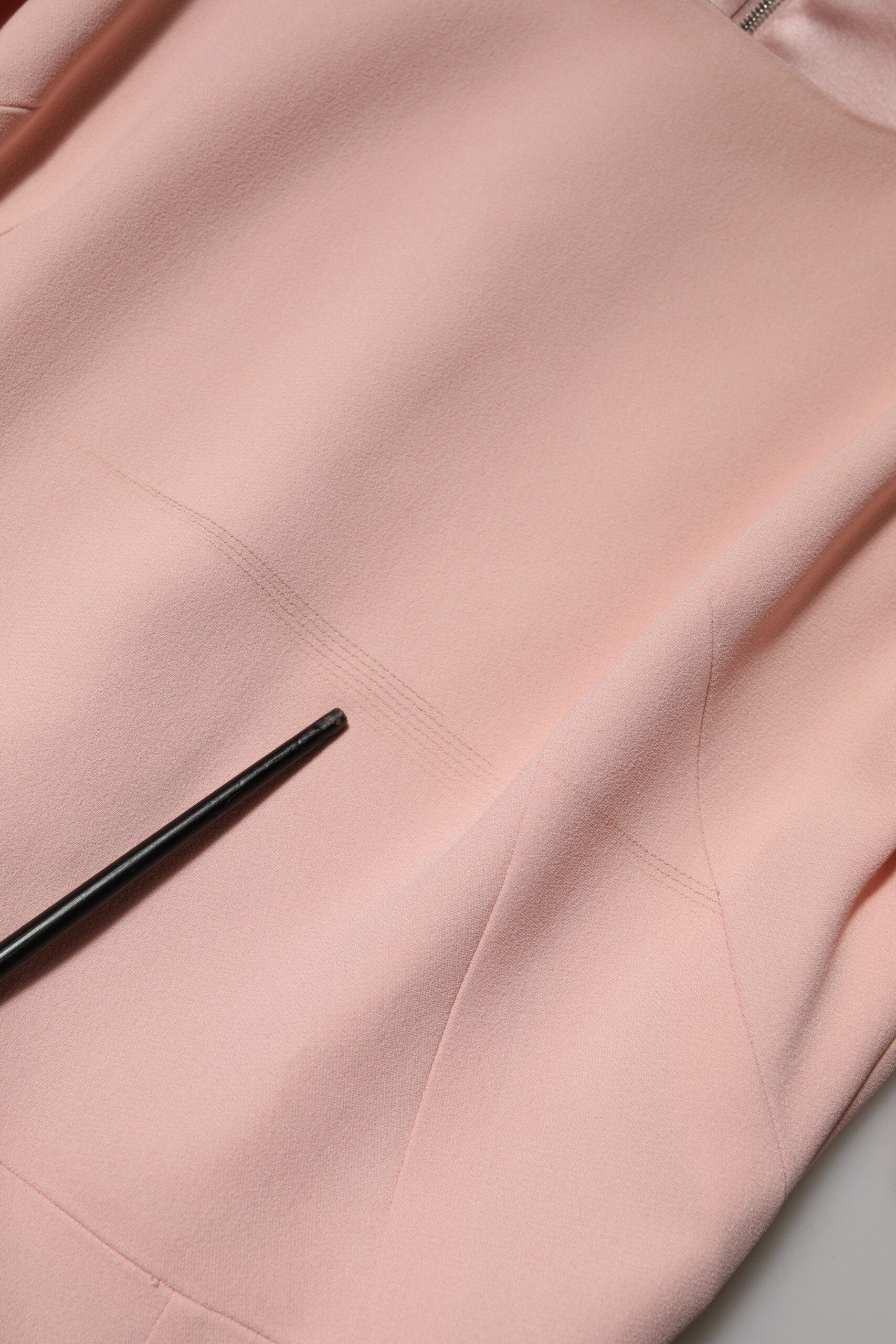 Indulge in the allure of the Dolce & Gabbana Pink Viscose Fit Flared Sheath Midi Dress, a testament to Italian craftsmanship that elevates your elegance and sophistication.