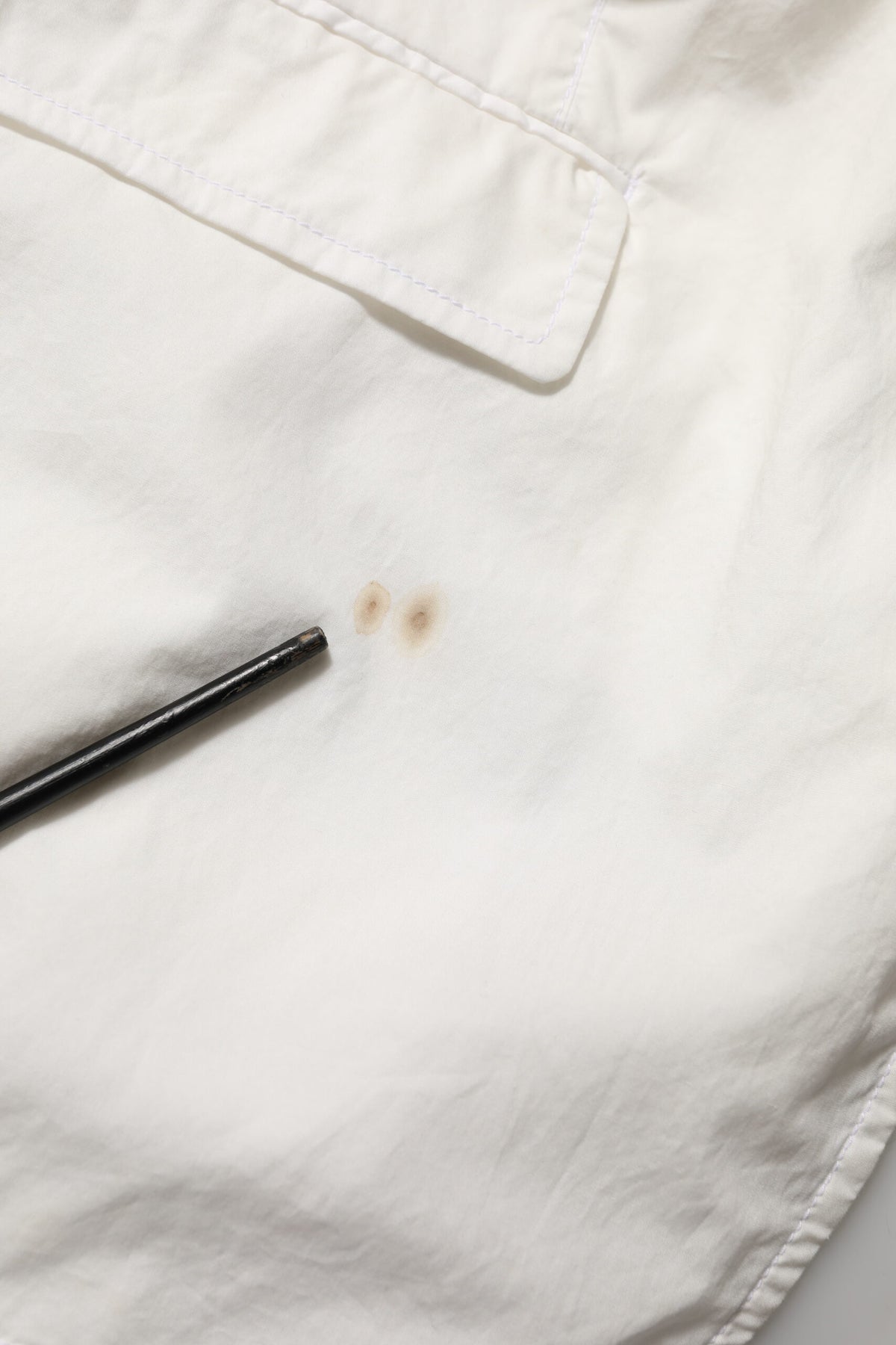 Elevate your wardrobe with the Dolce & Gabbana White Cotton 1 Button Men Suit Blazer, a masterpiece of Italian craftsmanship that embodies timeless sophistication and effortless elegance.