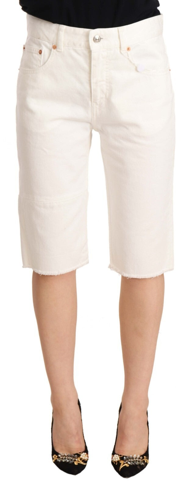 Discover the Maison Margiela White Mid Waist Knee Length Bermuda Shorts, a blend of exquisite craftsmanship and modern elegance, perfect for the discerning individual.