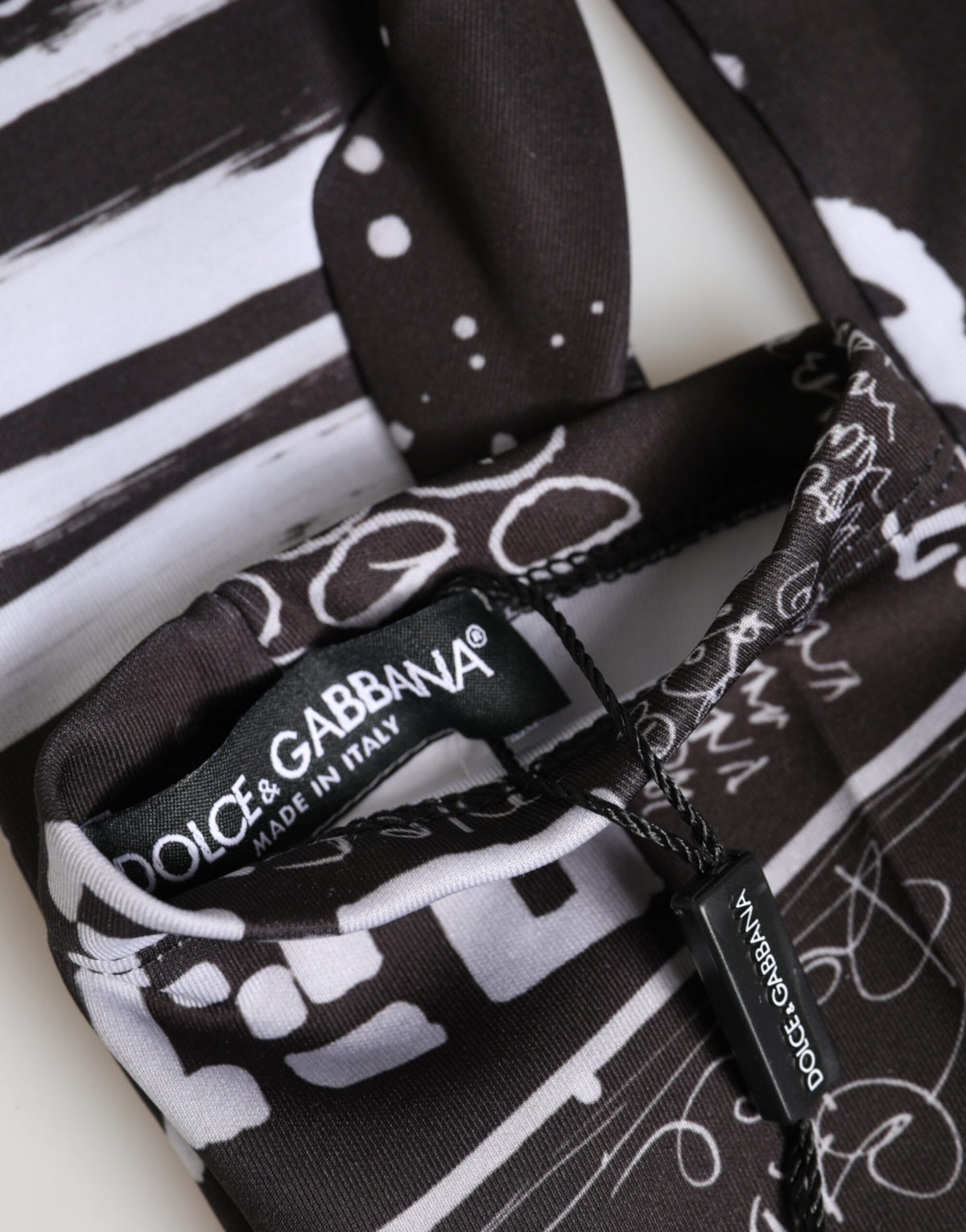 Elevate your winter elegance with Dolce & Gabbana's Black White DG Logo Elbow Length Mitten Gloves, crafted in Italy from a luxurious blend for timeless sophistication.