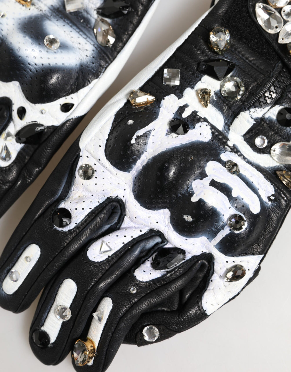 Indulge in the exquisite Dolce & Gabbana Gloves, a signature collection piece that embodies Italian craftsmanship and luxury, perfect for the discerning fashionista.