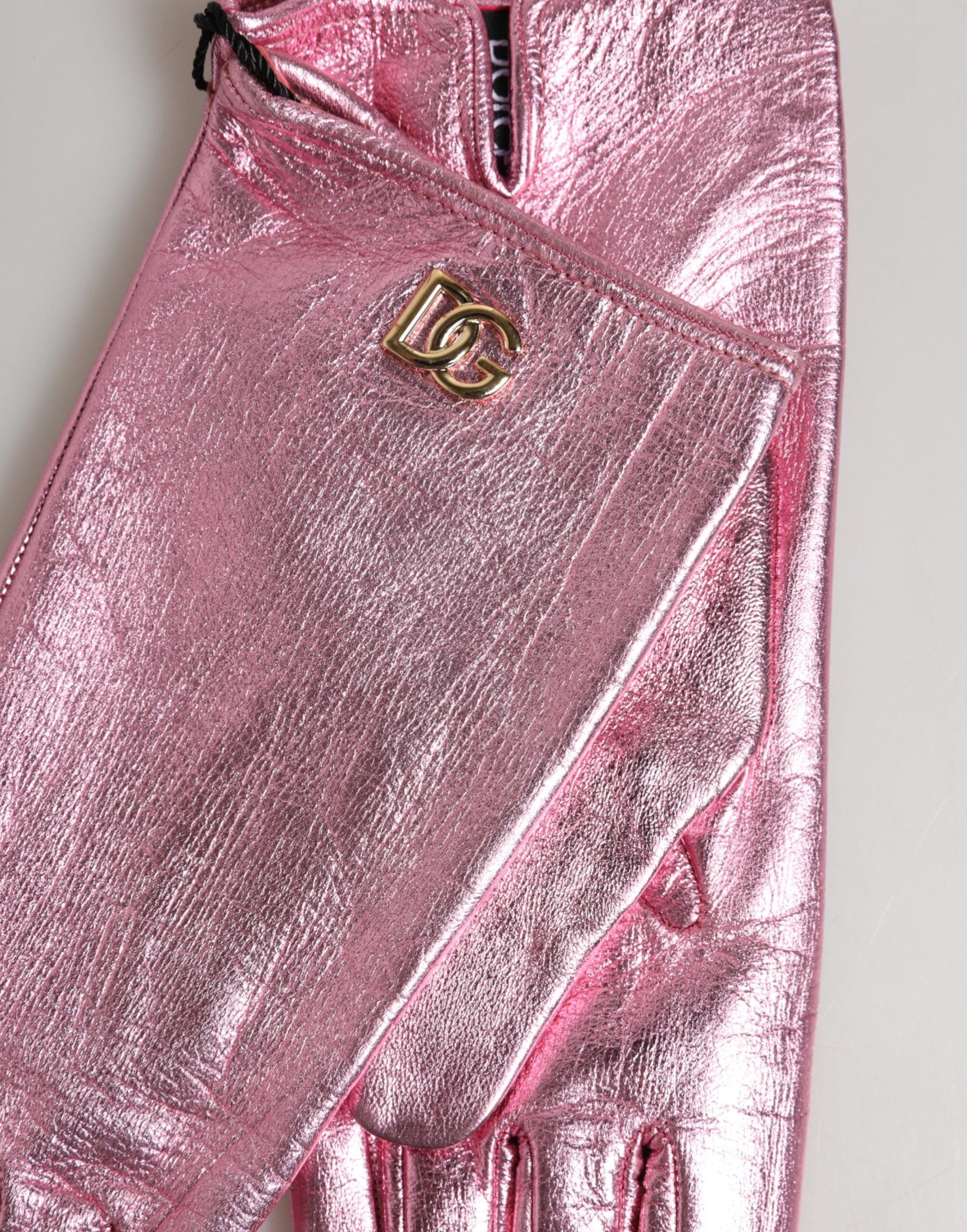 Indulge in the exquisite Dolce & Gabbana Pink Leather DG Logo Wrist Length Mitten Gloves, a luxurious blend of Italian craftsmanship and vibrant allure, perfect for any sophisticated ensemble.