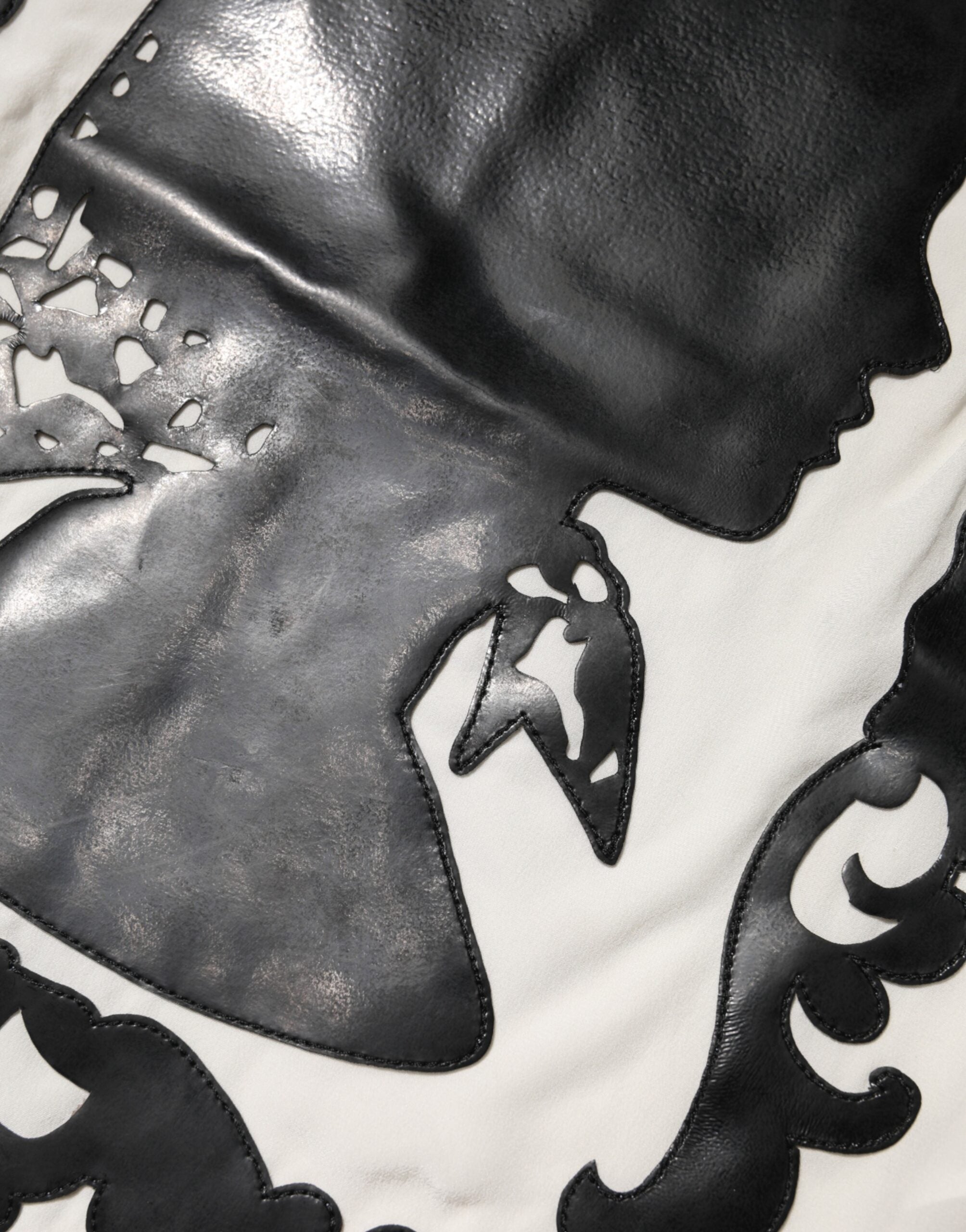 Indulge in the exquisite Dolce & Gabbana Cream Silk Silhouette Detail Short Sleeve Top, a testament to Italian craftsmanship that embodies timeless elegance and refined sophistication.