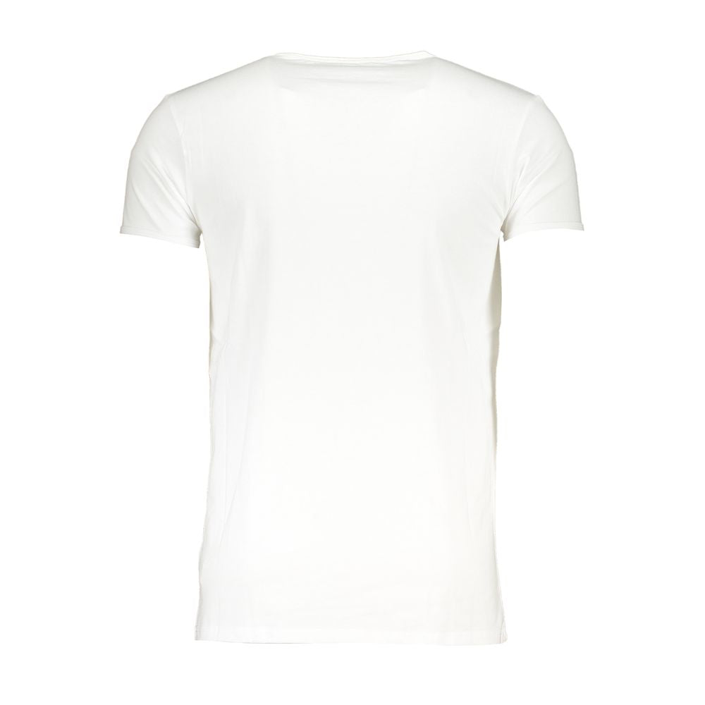 Indulge in the CAVALLI CLASS Bianco Cotton Men T-Shirt, a luxury essential crafted from premium cotton, embodying timeless elegance and sophisticated allure.