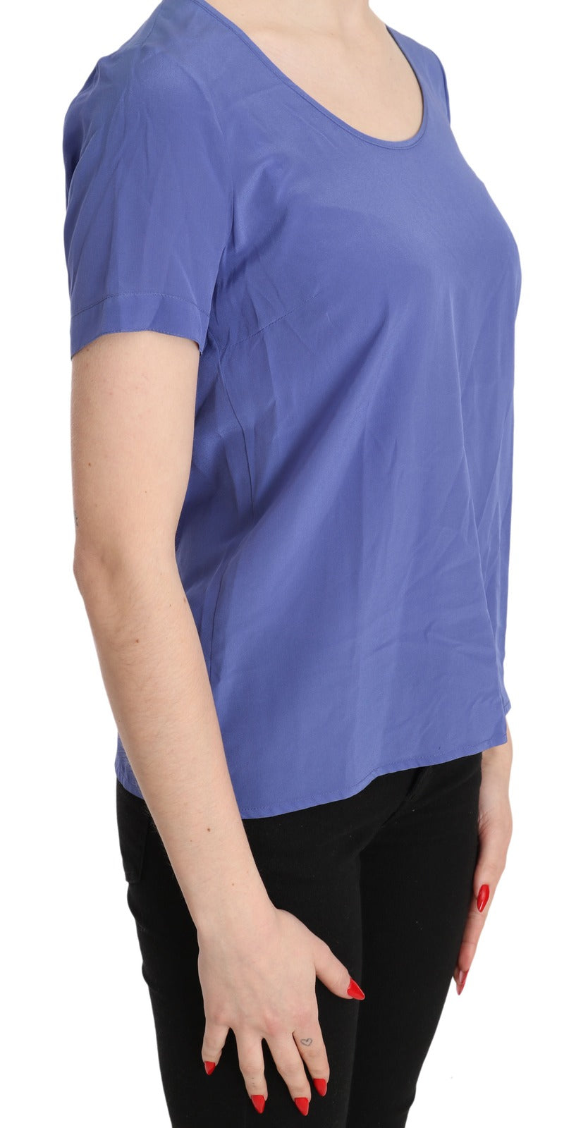 Indulge in the exquisite allure of the Patrizia Pepe Silk Purple Short Sleeve Blouse, a timeless piece crafted from luxurious silk that embodies sophistication and elegance.