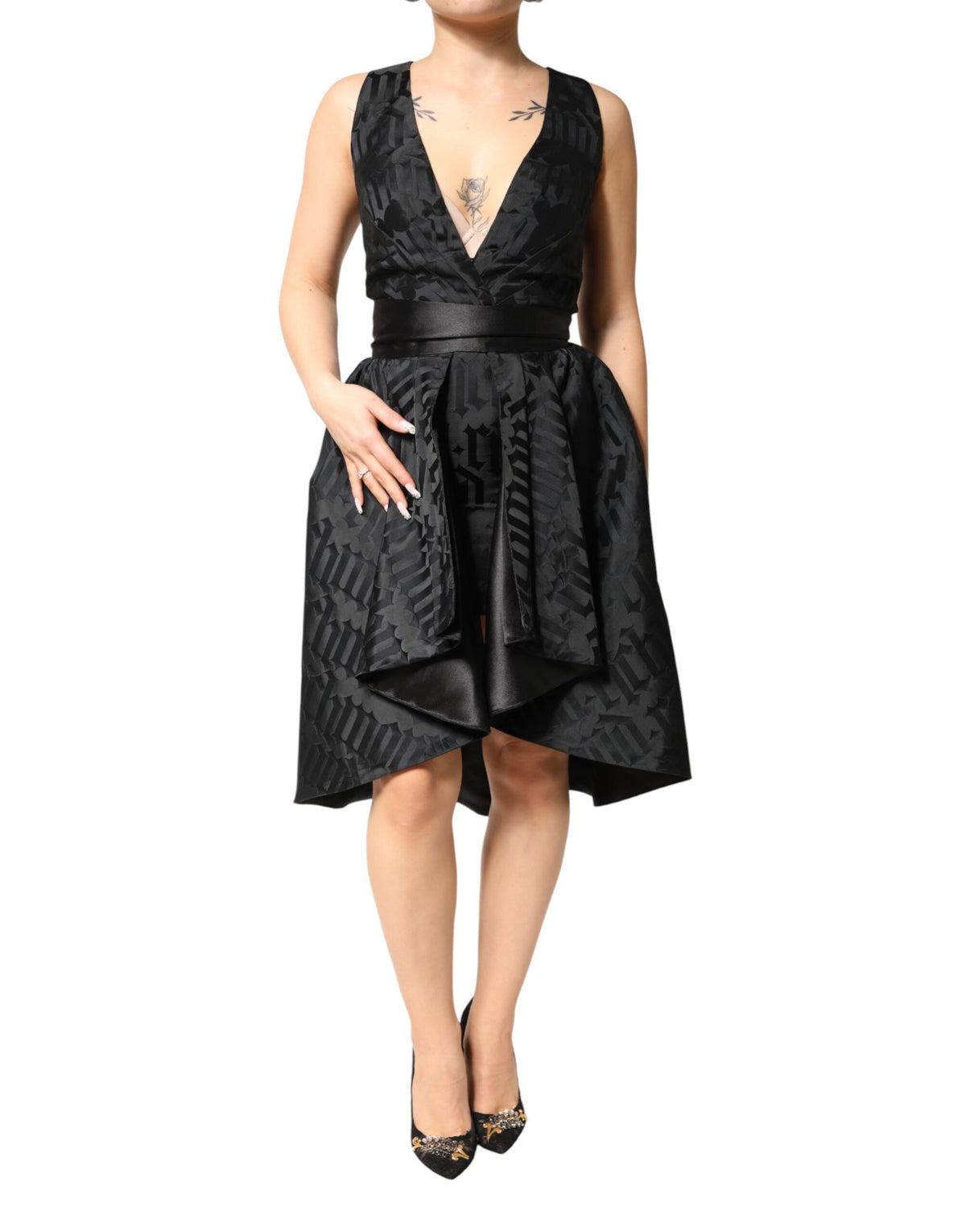Indulge in the exquisite craftsmanship of the John Richmond Black Jacquard Deep V-neck Sleeveless Dress, a timeless piece that embodies luxury and elegance for any sophisticated occasion.