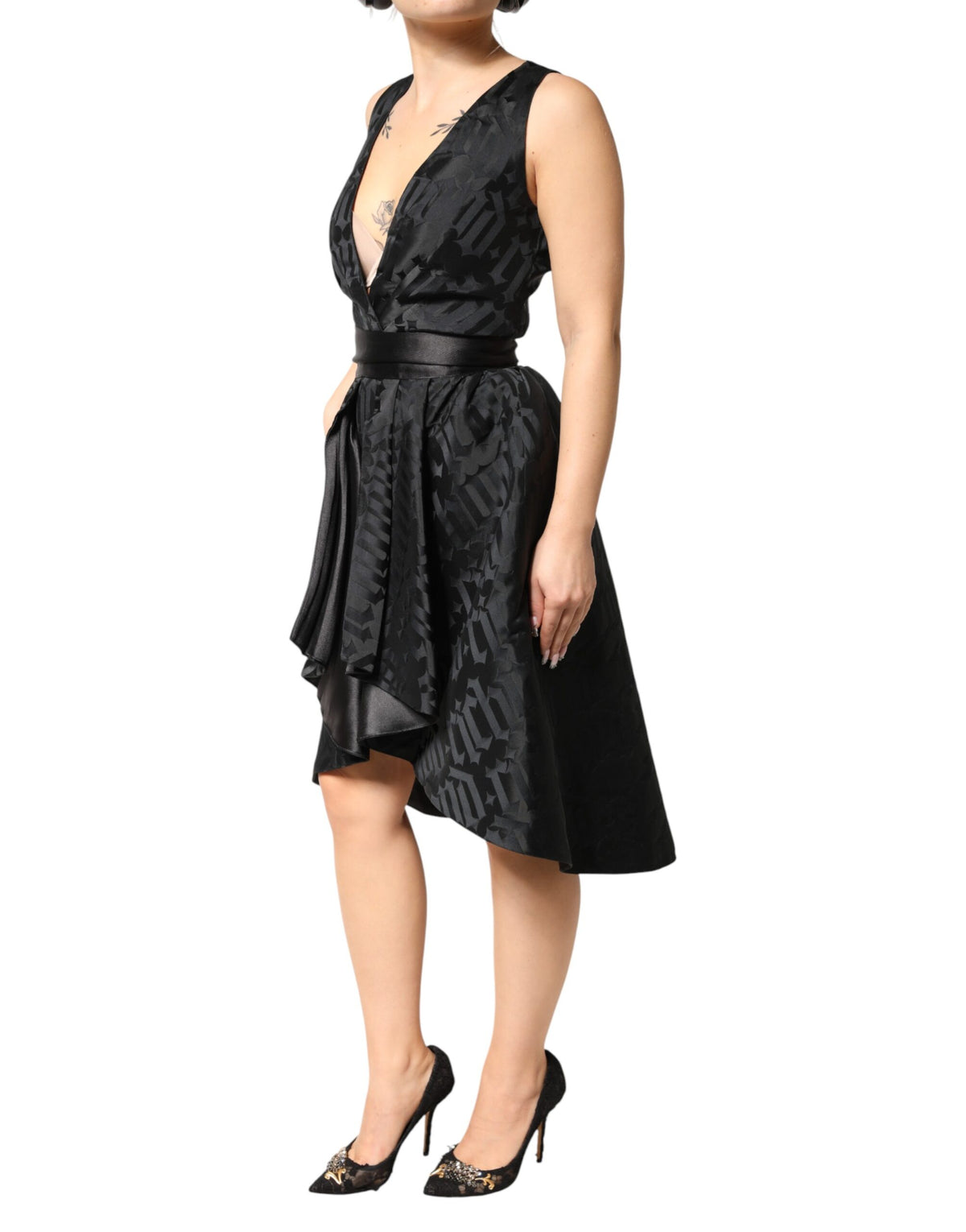 Indulge in the exquisite allure of the John Richmond Black Jacquard Deep V-neck Sleeveless Dress, a timeless masterpiece crafted from luxurious materials, perfect for making a statement at any sophisticated occasion.